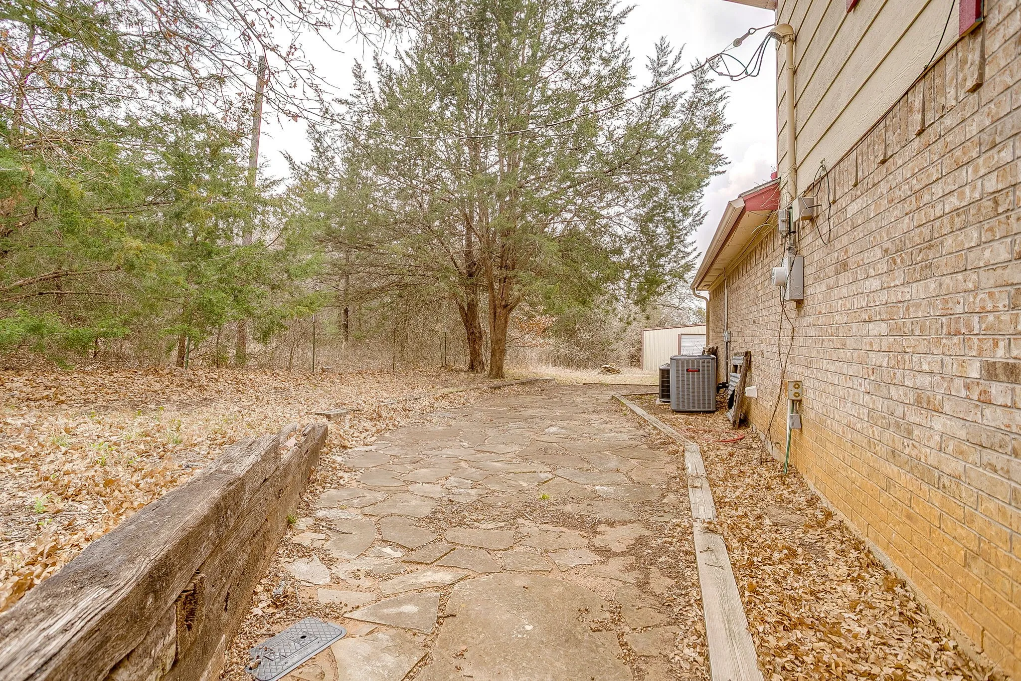 Single Family Residence For Sale in Johnson County , 8129 County Road 804, Burleson, Texas 76028, 3 Bedroom, 3 Bathroom, 2 Garage spaces, 2,113 Sqft, built in 1991, mls#21385069, Real Estate Agent in Burleson, Homes For Sale in Johnson county, Homes For Sale in Burleson, Realtor in Burleson Texas, Real Estate Brokerage Independent Realty Texas, Luminita Cordes Realtor