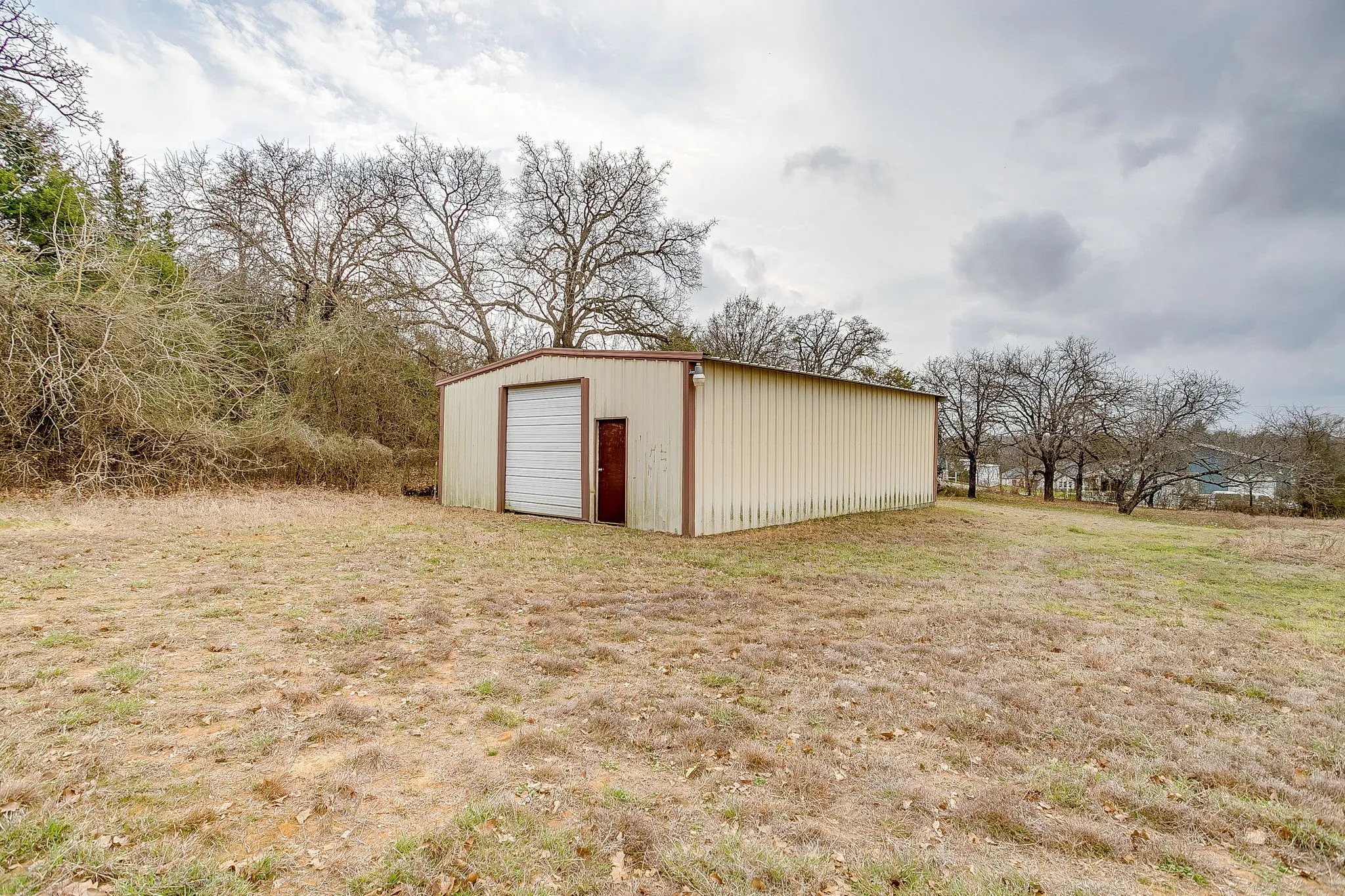 Single Family Residence For Sale in Johnson County , 8129 County Road 804, Burleson, Texas 76028, 3 Bedroom, 3 Bathroom, 2 Garage spaces, 2,113 Sqft, built in 1991, mls#21385069, Real Estate Agent in Burleson, Homes For Sale in Johnson county, Homes For Sale in Burleson, Realtor in Burleson Texas, Real Estate Brokerage Independent Realty Texas, Luminita Cordes Realtor