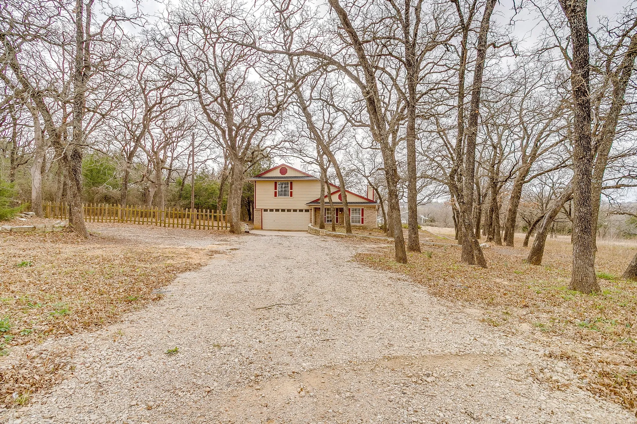 Single Family Residence For Sale in Johnson County , 8129 County Road 804, Burleson, Texas 76028, 3 Bedroom, 3 Bathroom, 2 Garage spaces, 2,113 Sqft, built in 1991, mls#21385069, Real Estate Agent in Burleson, Homes For Sale in Johnson county, Homes For Sale in Burleson, Realtor in Burleson Texas, Real Estate Brokerage Independent Realty Texas, Luminita Cordes Realtor