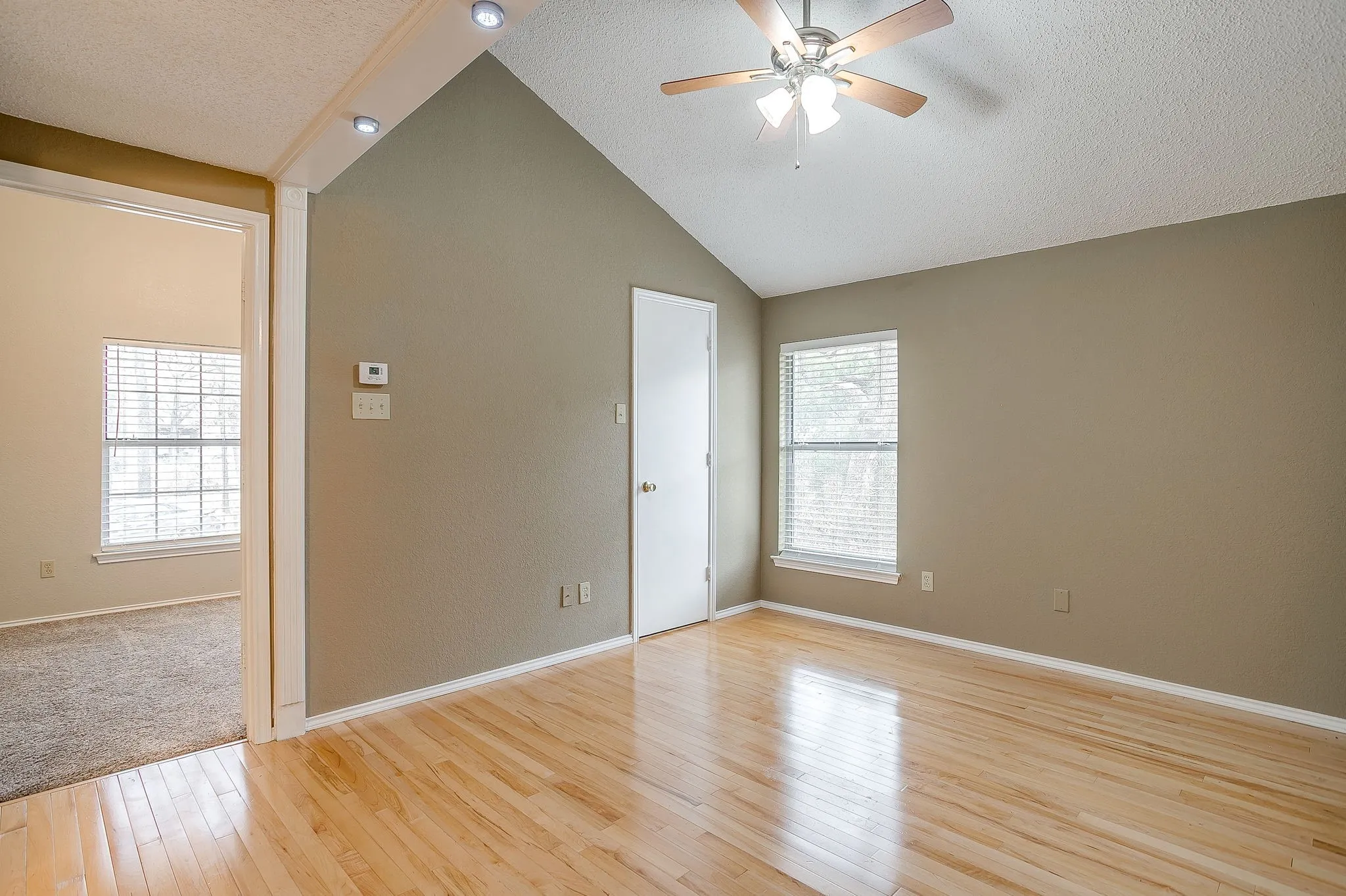 Single Family Residence For Sale in Johnson County , 8129 County Road 804, Burleson, Texas 76028, 3 Bedroom, 3 Bathroom, 2 Garage spaces, 2,113 Sqft, built in 1991, mls#21385069, Real Estate Agent in Burleson, Homes For Sale in Johnson county, Homes For Sale in Burleson, Realtor in Burleson Texas, Real Estate Brokerage Independent Realty Texas, Luminita Cordes Realtor