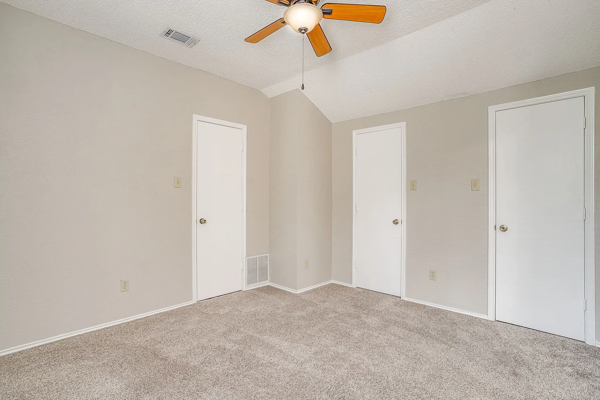 Single Family Residence For Sale in Johnson County , 8129 County Road 804, Burleson, Texas 76028, 3 Bedroom, 3 Bathroom, 2 Garage spaces, 2,113 Sqft, built in 1991, mls#21385069, Real Estate Agent in Burleson, Homes For Sale in Johnson county, Homes For Sale in Burleson, Realtor in Burleson Texas, Real Estate Brokerage Independent Realty Texas, Luminita Cordes Realtor