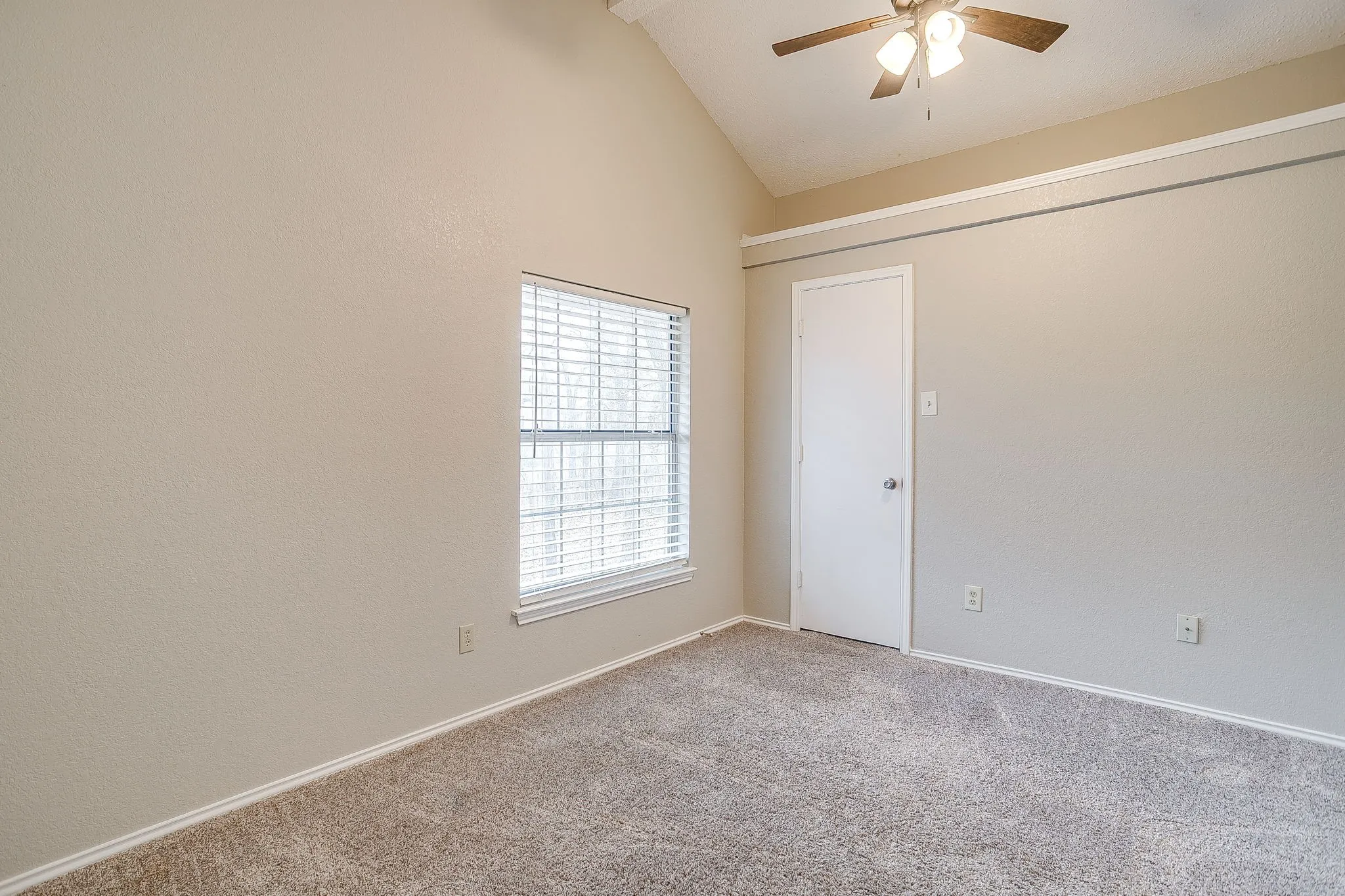 Single Family Residence For Sale in Johnson County , 8129 County Road 804, Burleson, Texas 76028, 3 Bedroom, 3 Bathroom, 2 Garage spaces, 2,113 Sqft, built in 1991, mls#21385069, Real Estate Agent in Burleson, Homes For Sale in Johnson county, Homes For Sale in Burleson, Realtor in Burleson Texas, Real Estate Brokerage Independent Realty Texas, Luminita Cordes Realtor