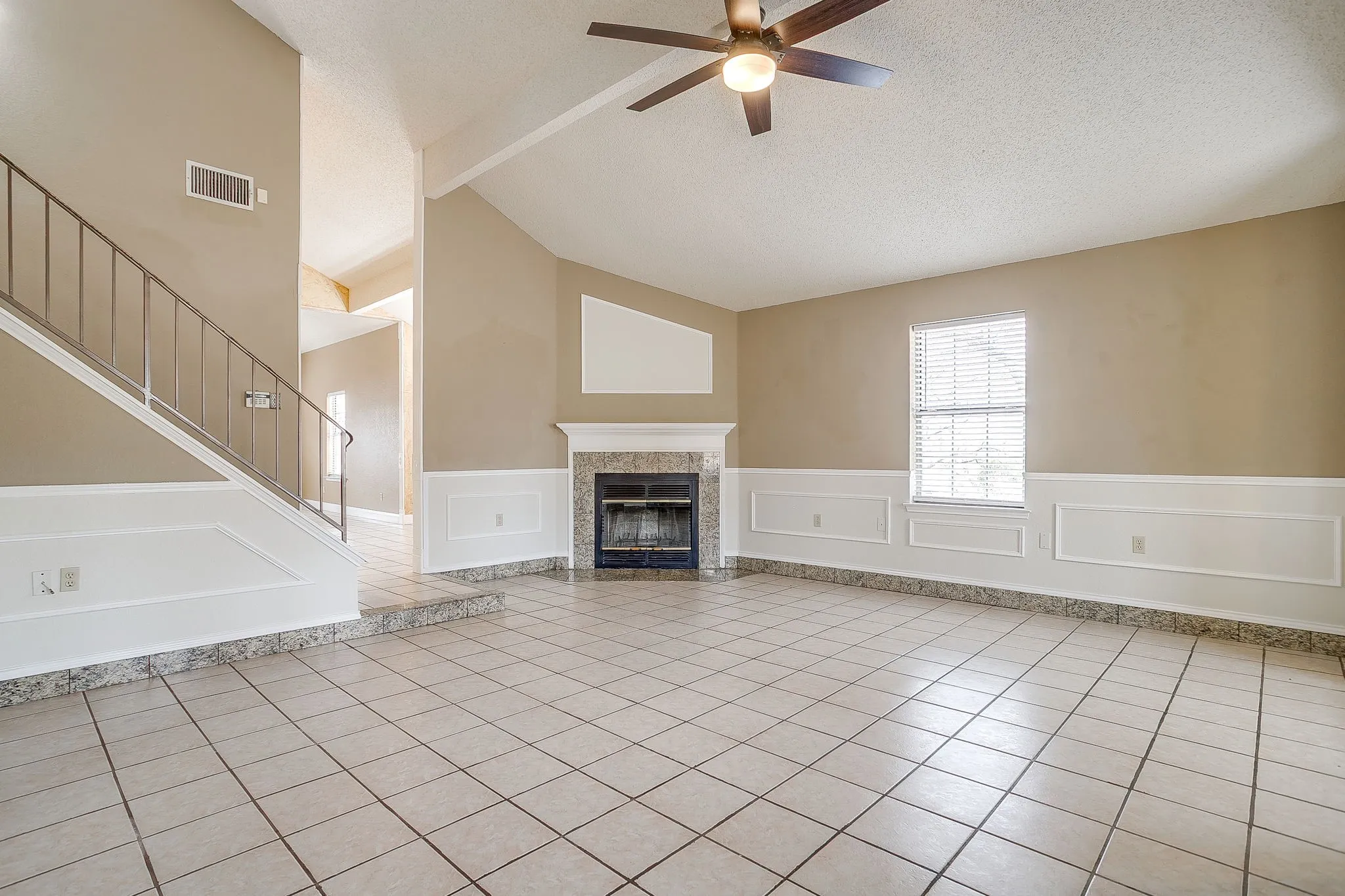 Single Family Residence For Sale in Johnson County , 8129 County Road 804, Burleson, Texas 76028, 3 Bedroom, 3 Bathroom, 2 Garage spaces, 2,113 Sqft, built in 1991, mls#21385069, Real Estate Agent in Burleson, Homes For Sale in Johnson county, Homes For Sale in Burleson, Realtor in Burleson Texas, Real Estate Brokerage Independent Realty Texas, Luminita Cordes Realtor