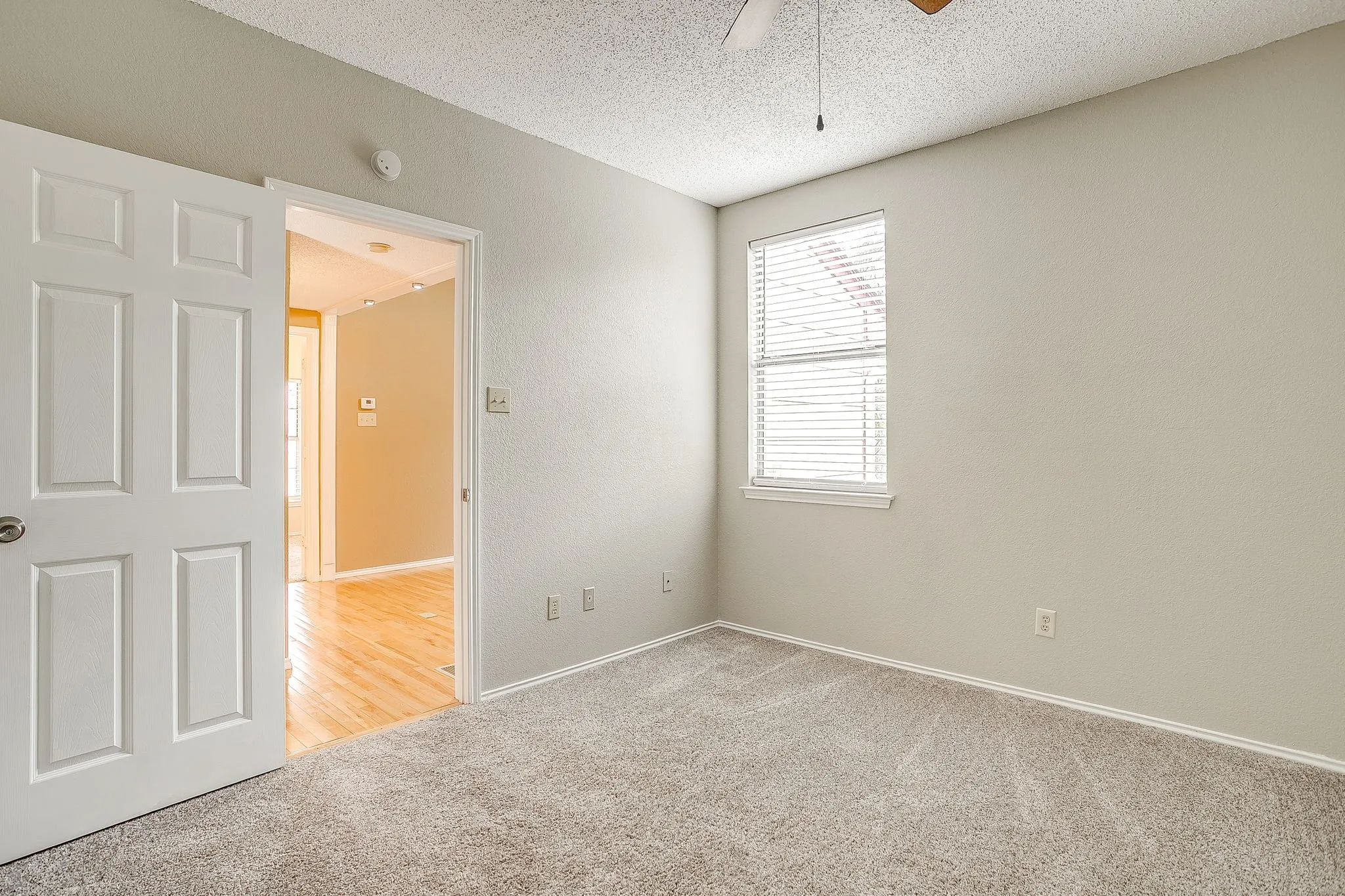 Single Family Residence For Sale in Johnson County , 8129 County Road 804, Burleson, Texas 76028, 3 Bedroom, 3 Bathroom, 2 Garage spaces, 2,113 Sqft, built in 1991, mls#21385069, Real Estate Agent in Burleson, Homes For Sale in Johnson county, Homes For Sale in Burleson, Realtor in Burleson Texas, Real Estate Brokerage Independent Realty Texas, Luminita Cordes Realtor