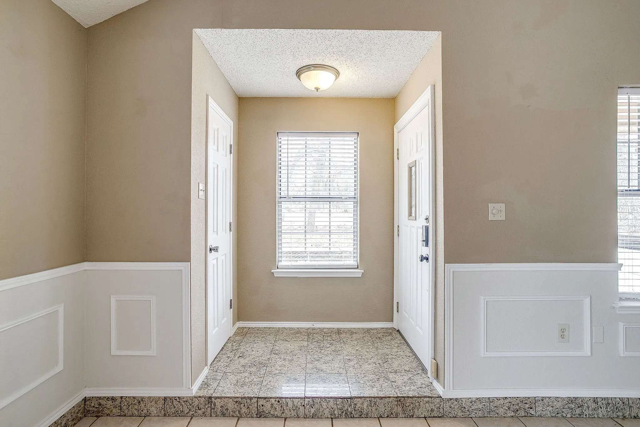 Single Family Residence For Sale in Johnson County , 8129 County Road 804, Burleson, Texas 76028, 3 Bedroom, 3 Bathroom, 2 Garage spaces, 2,113 Sqft, built in 1991, mls#21385069, Real Estate Agent in Burleson, Homes For Sale in Johnson county, Homes For Sale in Burleson, Realtor in Burleson Texas, Real Estate Brokerage Independent Realty Texas, Luminita Cordes Realtor