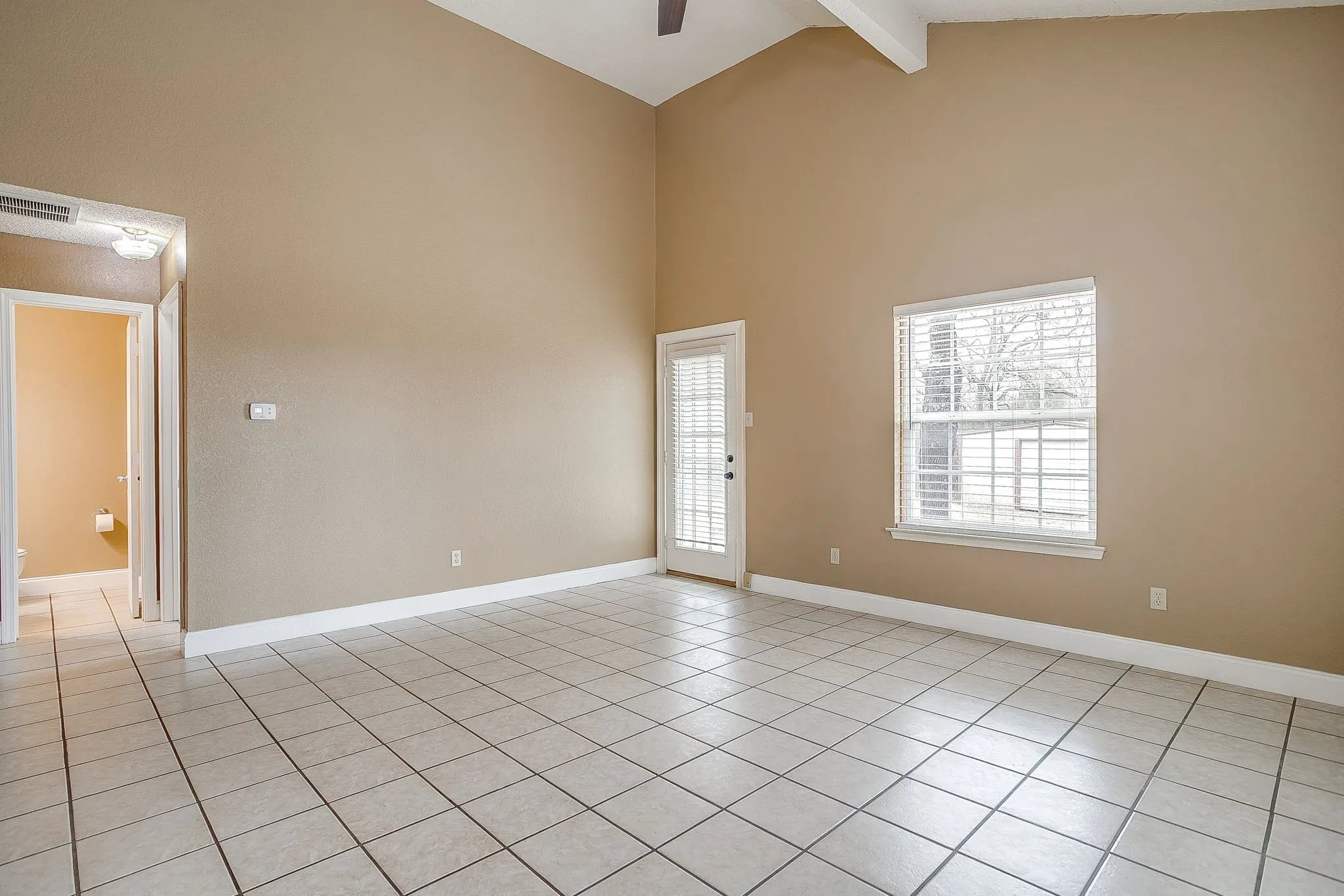 Single Family Residence For Sale in Johnson County , 8129 County Road 804, Burleson, Texas 76028, 3 Bedroom, 3 Bathroom, 2 Garage spaces, 2,113 Sqft, built in 1991, mls#21385069, Real Estate Agent in Burleson, Homes For Sale in Johnson county, Homes For Sale in Burleson, Realtor in Burleson Texas, Real Estate Brokerage Independent Realty Texas, Luminita Cordes Realtor