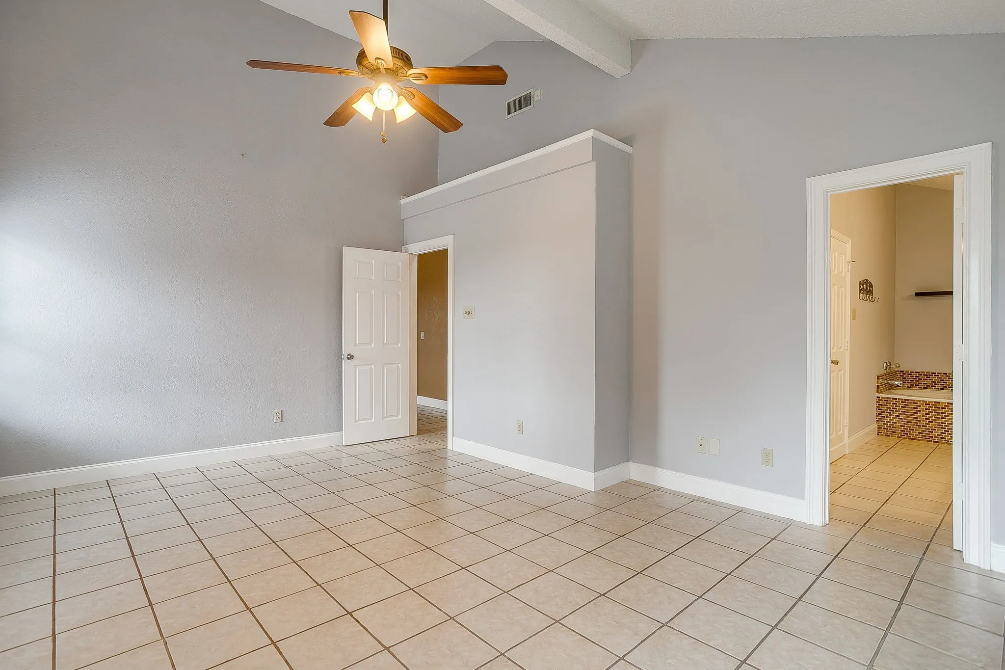 Single Family Residence For Sale in Johnson County , 8129 County Road 804, Burleson, Texas 76028, 3 Bedroom, 3 Bathroom, 2 Garage spaces, 2,113 Sqft, built in 1991, mls#21385069, Real Estate Agent in Burleson, Homes For Sale in Johnson county, Homes For Sale in Burleson, Realtor in Burleson Texas, Real Estate Brokerage Independent Realty Texas, Luminita Cordes Realtor