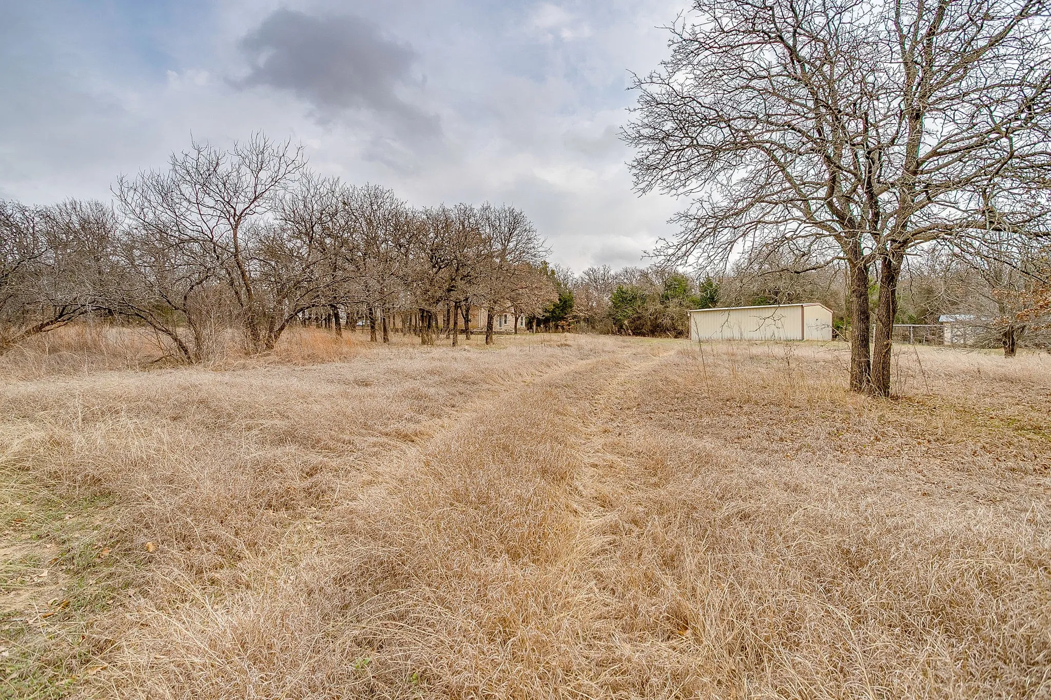Single Family Residence For Sale in Johnson County , 8129 County Road 804, Burleson, Texas 76028, 3 Bedroom, 3 Bathroom, 2 Garage spaces, 2,113 Sqft, built in 1991, mls#21385069, Real Estate Agent in Burleson, Homes For Sale in Johnson county, Homes For Sale in Burleson, Realtor in Burleson Texas, Real Estate Brokerage Independent Realty Texas, Luminita Cordes Realtor