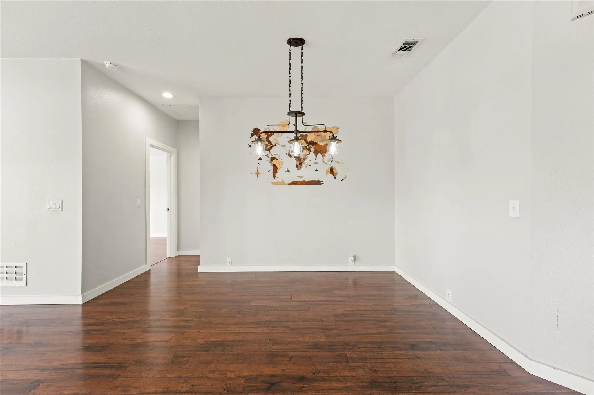 Single Family Residence For Rent in Tarrant County , 1008 Rosita Street, Arlington, Texas 76002, 3 Bedroom, 2 Bathroom, 2 Garage spaces, 1,791 Sqft, built in 2008, mls#21385071, Real Estate Agent in Arlington, Homes For Rent in Tarrant county, Homes For Rent in Arlington, Realtor in Arlington Texas, Real Estate Brokerage Independent Realty Texas, Luminita Cordes Realtor