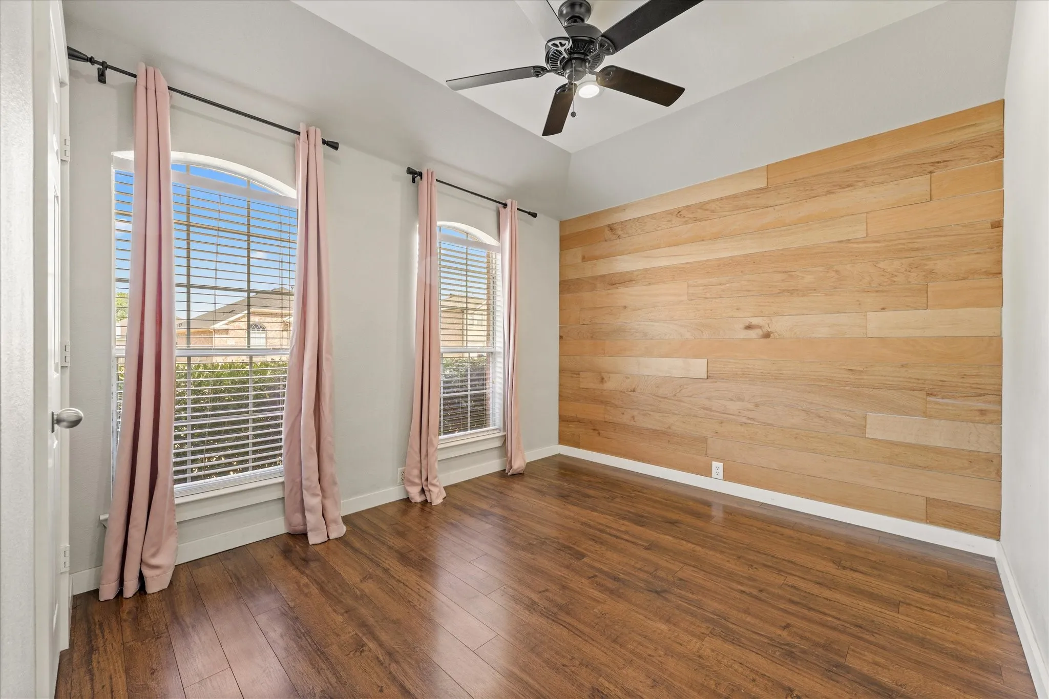 Single Family Residence For Rent in Tarrant County , 1008 Rosita Street, Arlington, Texas 76002, 3 Bedroom, 2 Bathroom, 2 Garage spaces, 1,791 Sqft, built in 2008, mls#21385071, Real Estate Agent in Arlington, Homes For Rent in Tarrant county, Homes For Rent in Arlington, Realtor in Arlington Texas, Real Estate Brokerage Independent Realty Texas, Luminita Cordes Realtor