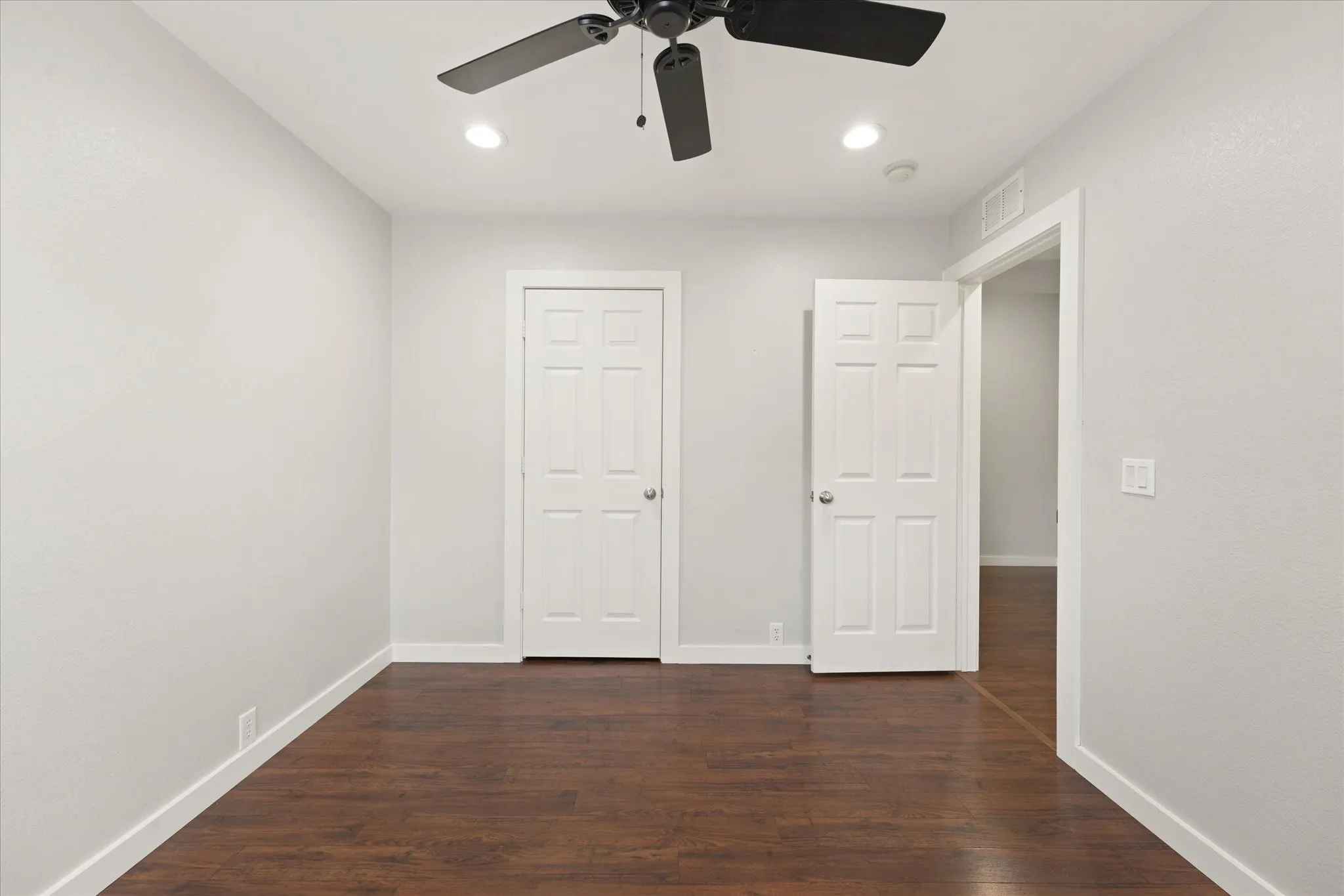 Single Family Residence For Rent in Tarrant County , 1008 Rosita Street, Arlington, Texas 76002, 3 Bedroom, 2 Bathroom, 2 Garage spaces, 1,791 Sqft, built in 2008, mls#21385071, Real Estate Agent in Arlington, Homes For Rent in Tarrant county, Homes For Rent in Arlington, Realtor in Arlington Texas, Real Estate Brokerage Independent Realty Texas, Luminita Cordes Realtor