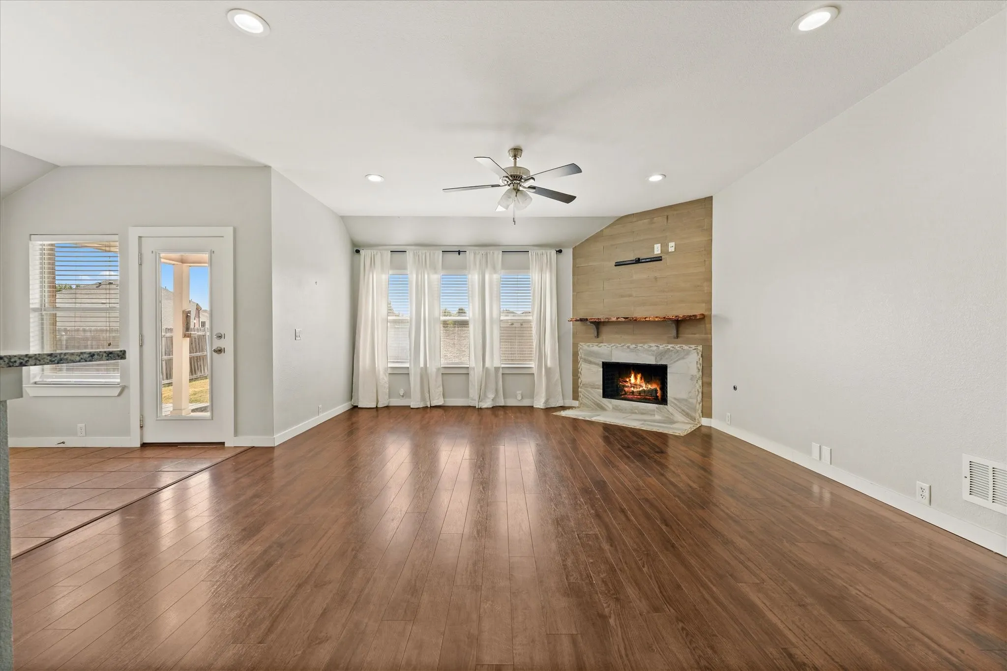 Single Family Residence For Rent in Tarrant County , 1008 Rosita Street, Arlington, Texas 76002, 3 Bedroom, 2 Bathroom, 2 Garage spaces, 1,791 Sqft, built in 2008, mls#21385071, Real Estate Agent in Arlington, Homes For Rent in Tarrant county, Homes For Rent in Arlington, Realtor in Arlington Texas, Real Estate Brokerage Independent Realty Texas, Luminita Cordes Realtor