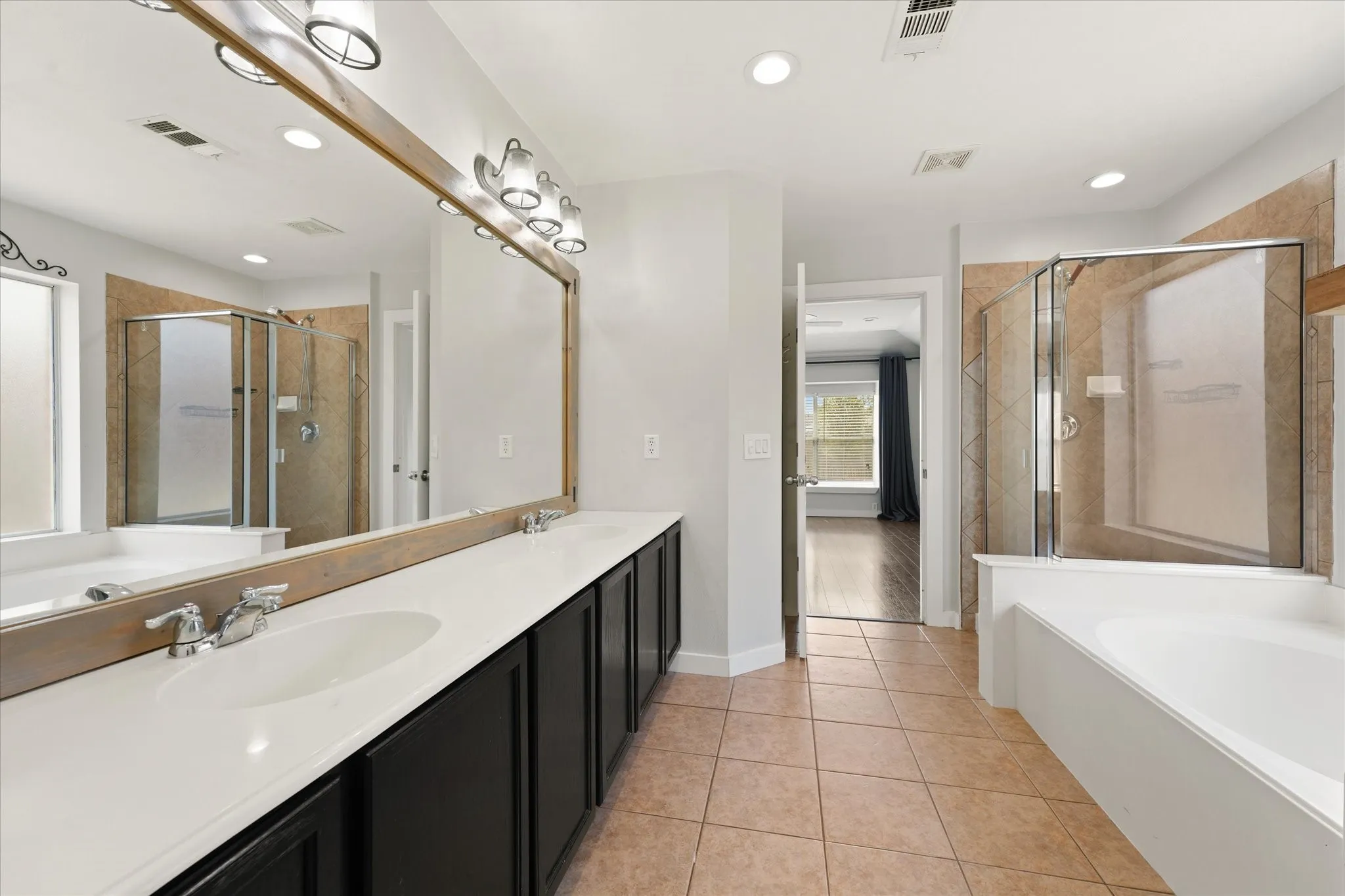 Single Family Residence For Rent in Tarrant County , 1008 Rosita Street, Arlington, Texas 76002, 3 Bedroom, 2 Bathroom, 2 Garage spaces, 1,791 Sqft, built in 2008, mls#21385071, Real Estate Agent in Arlington, Homes For Rent in Tarrant county, Homes For Rent in Arlington, Realtor in Arlington Texas, Real Estate Brokerage Independent Realty Texas, Luminita Cordes Realtor