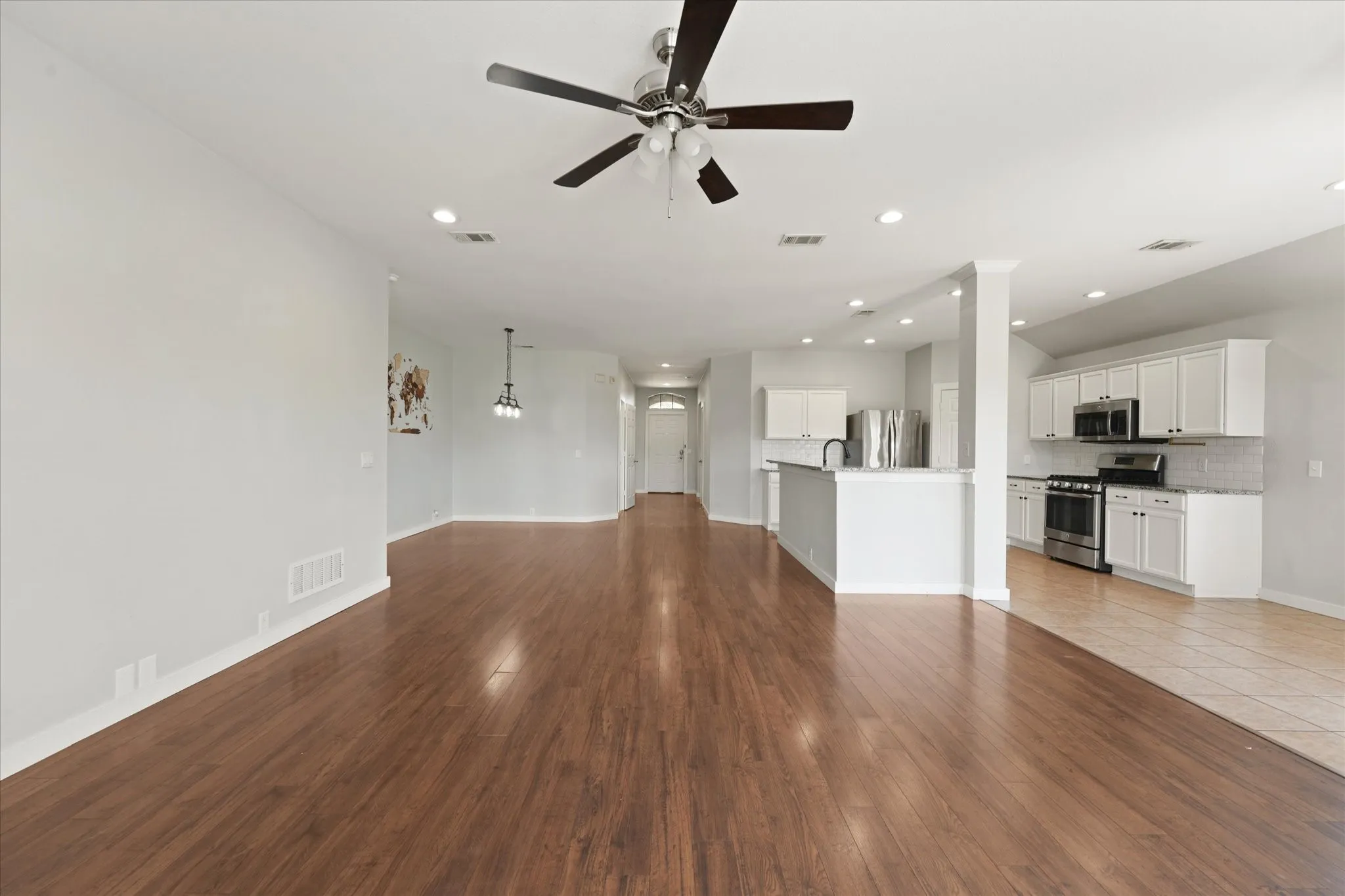 Single Family Residence For Rent in Tarrant County , 1008 Rosita Street, Arlington, Texas 76002, 3 Bedroom, 2 Bathroom, 2 Garage spaces, 1,791 Sqft, built in 2008, mls#21385071, Real Estate Agent in Arlington, Homes For Rent in Tarrant county, Homes For Rent in Arlington, Realtor in Arlington Texas, Real Estate Brokerage Independent Realty Texas, Luminita Cordes Realtor