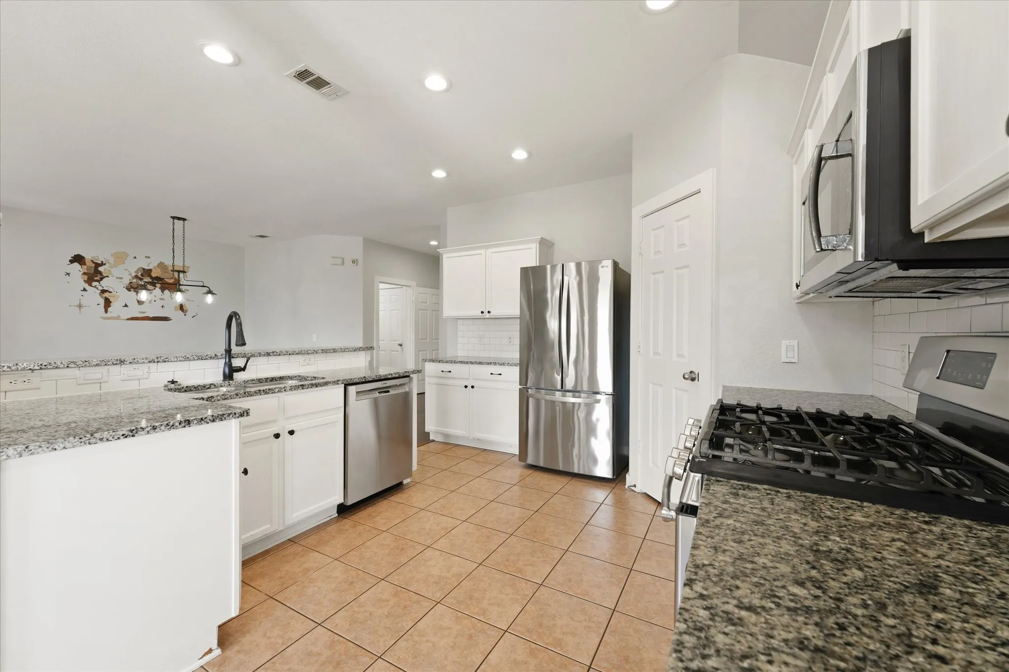 Single Family Residence For Rent in Tarrant County , 1008 Rosita Street, Arlington, Texas 76002, 3 Bedroom, 2 Bathroom, 2 Garage spaces, 1,791 Sqft, built in 2008, mls#21385071, Real Estate Agent in Arlington, Homes For Rent in Tarrant county, Homes For Rent in Arlington, Realtor in Arlington Texas, Real Estate Brokerage Independent Realty Texas, Luminita Cordes Realtor