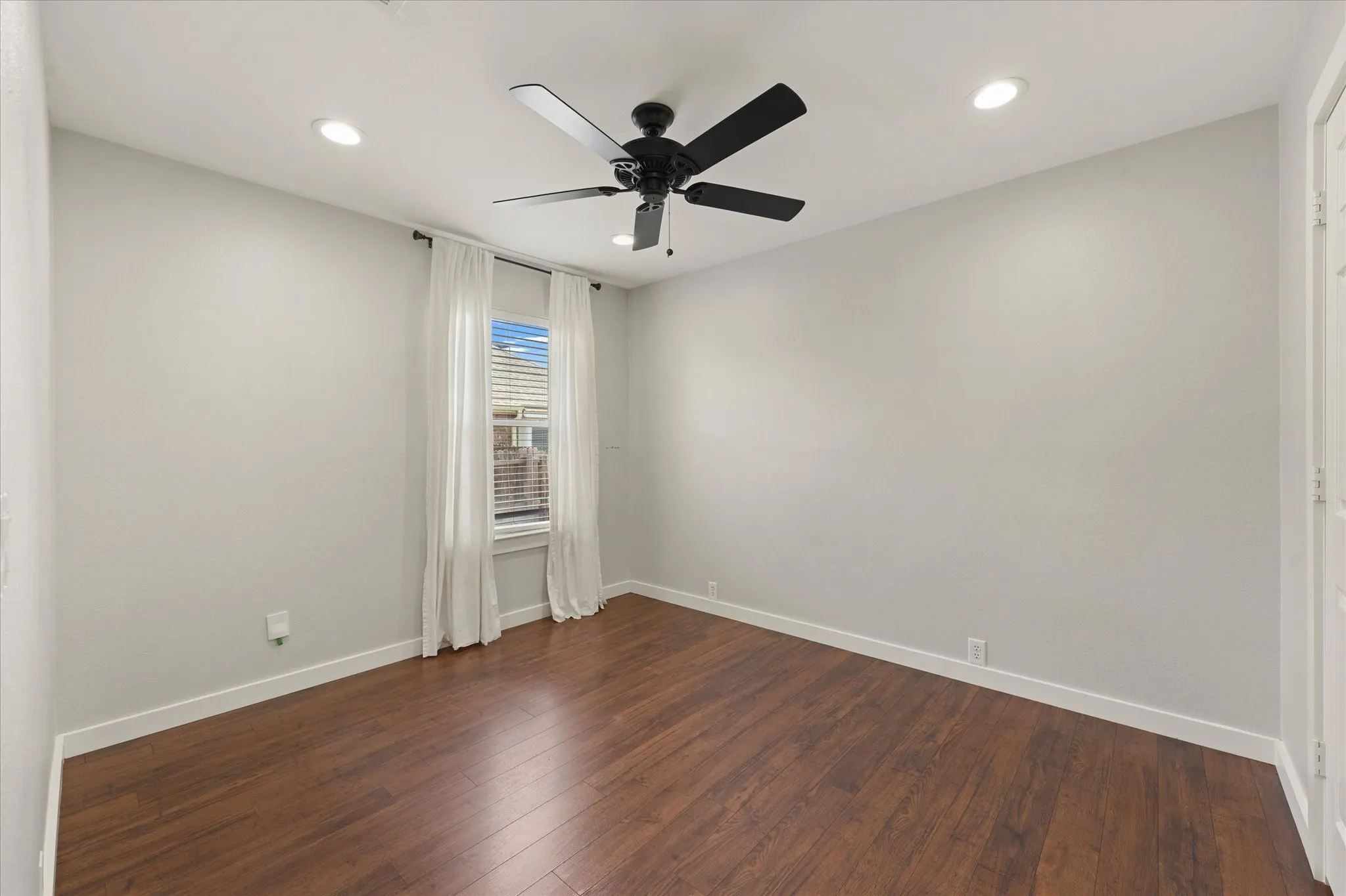 Single Family Residence For Rent in Tarrant County , 1008 Rosita Street, Arlington, Texas 76002, 3 Bedroom, 2 Bathroom, 2 Garage spaces, 1,791 Sqft, built in 2008, mls#21385071, Real Estate Agent in Arlington, Homes For Rent in Tarrant county, Homes For Rent in Arlington, Realtor in Arlington Texas, Real Estate Brokerage Independent Realty Texas, Luminita Cordes Realtor
