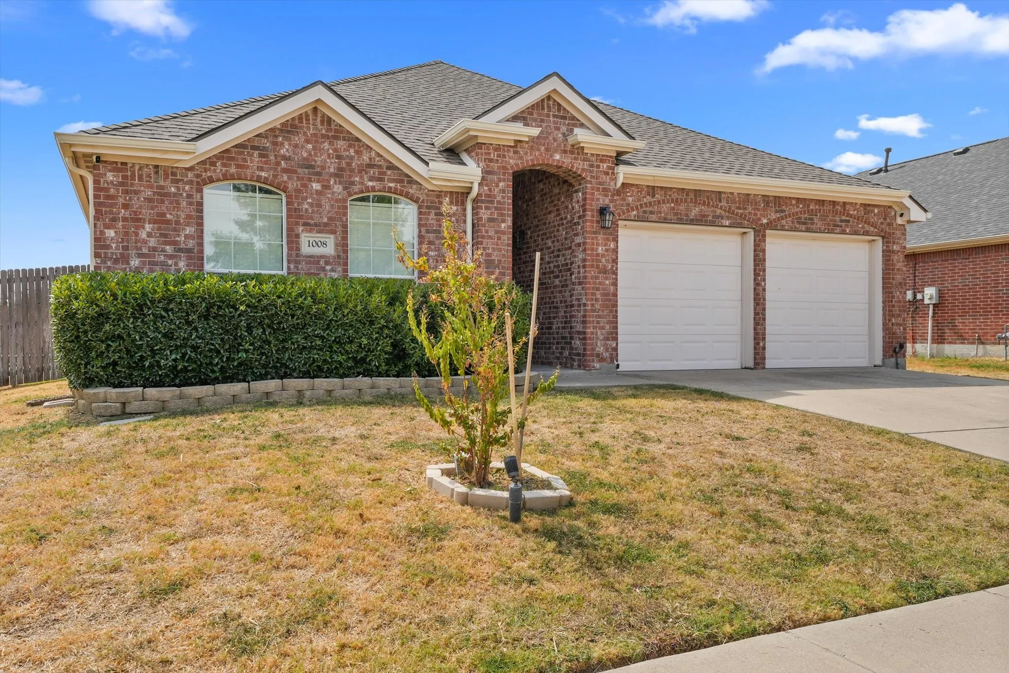 Single Family Residence For Rent in Tarrant County , 1008 Rosita Street, Arlington, Texas 76002, 3 Bedroom, 2 Bathroom, 2 Garage spaces, 1,791 Sqft, built in 2008, mls#21385071, Real Estate Agent in Arlington, Homes For Rent in Tarrant county, Homes For Rent in Arlington, Realtor in Arlington Texas, Real Estate Brokerage Independent Realty Texas, Luminita Cordes Realtor