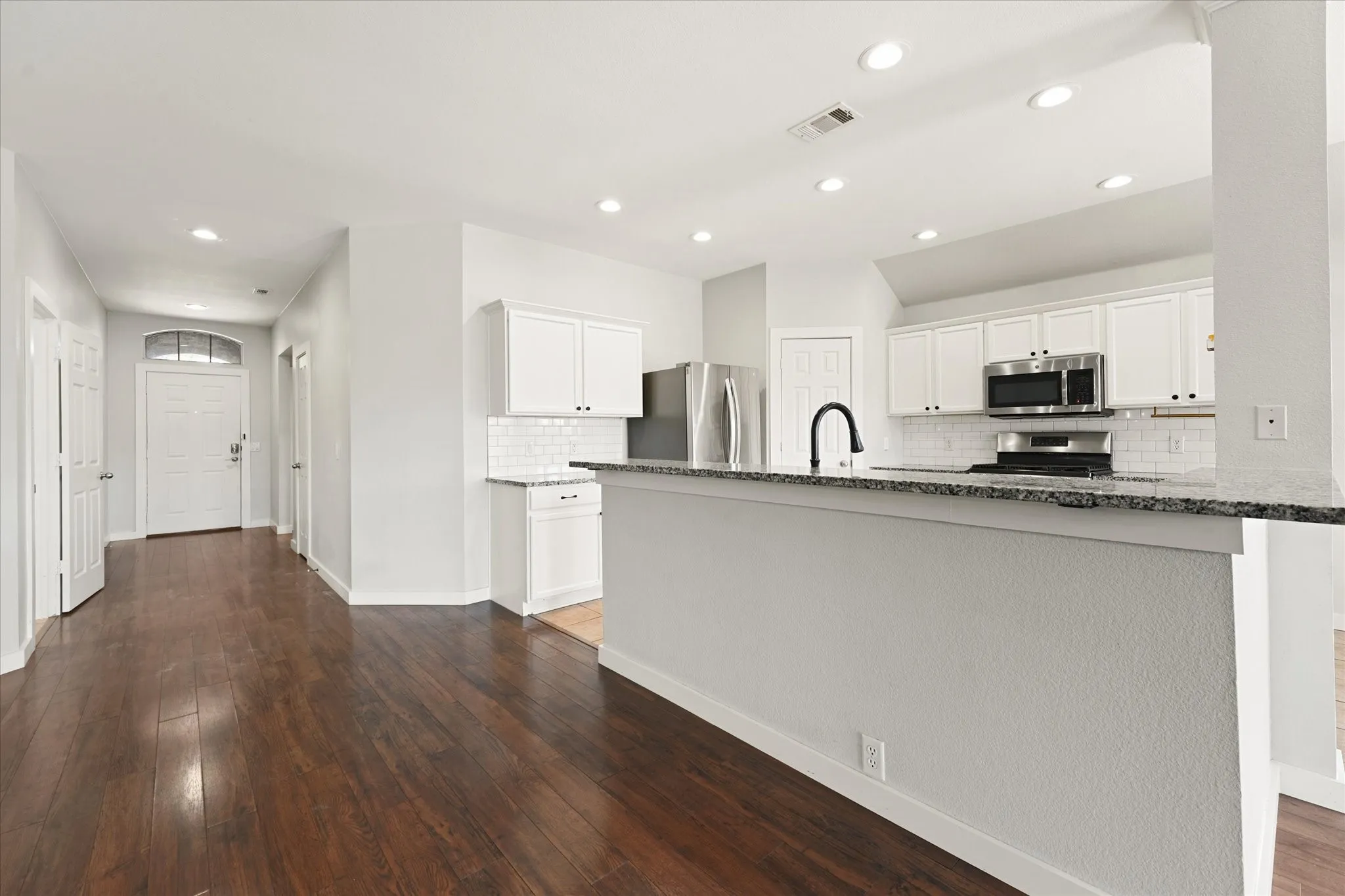 Single Family Residence For Rent in Tarrant County , 1008 Rosita Street, Arlington, Texas 76002, 3 Bedroom, 2 Bathroom, 2 Garage spaces, 1,791 Sqft, built in 2008, mls#21385071, Real Estate Agent in Arlington, Homes For Rent in Tarrant county, Homes For Rent in Arlington, Realtor in Arlington Texas, Real Estate Brokerage Independent Realty Texas, Luminita Cordes Realtor