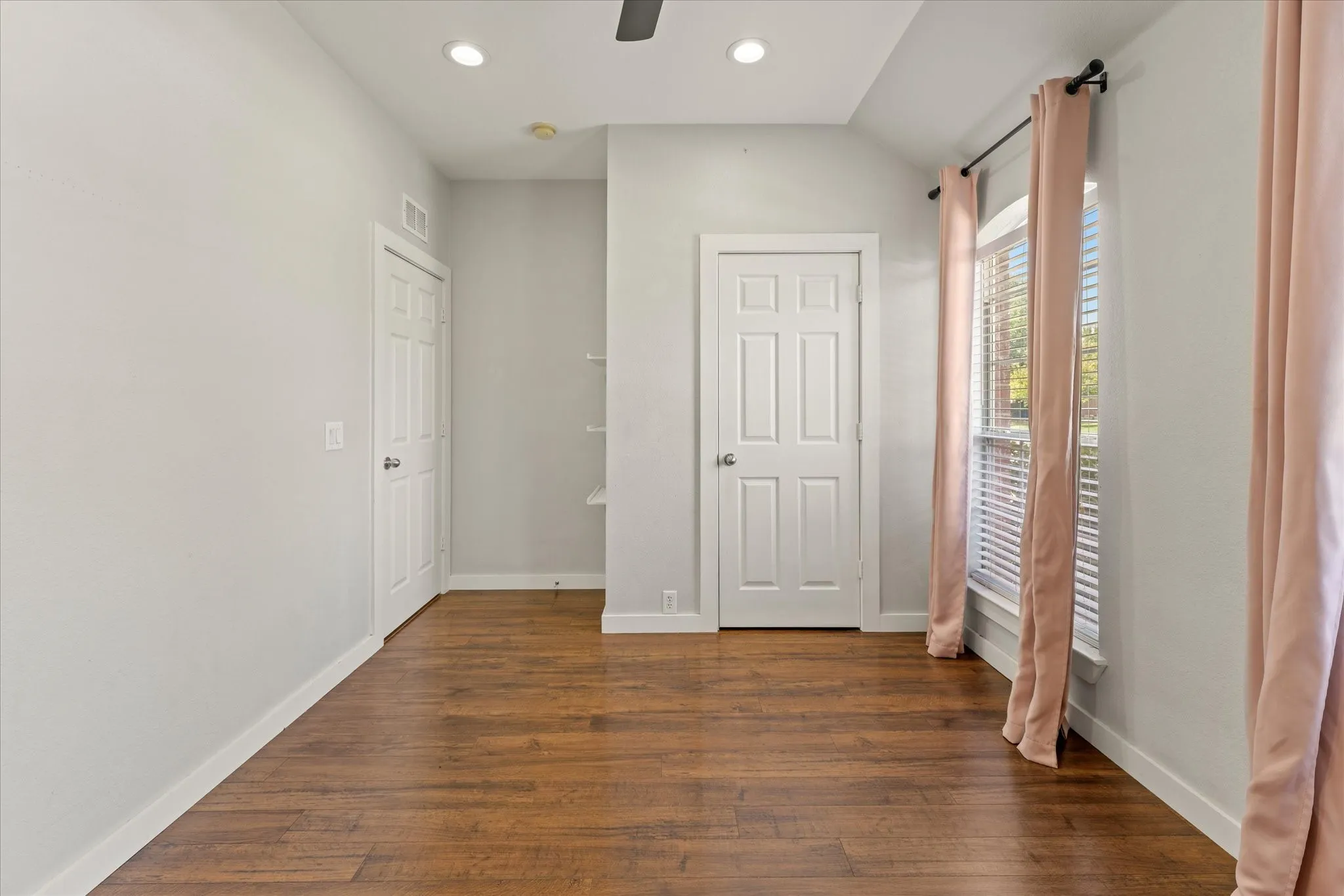 Single Family Residence For Rent in Tarrant County , 1008 Rosita Street, Arlington, Texas 76002, 3 Bedroom, 2 Bathroom, 2 Garage spaces, 1,791 Sqft, built in 2008, mls#21385071, Real Estate Agent in Arlington, Homes For Rent in Tarrant county, Homes For Rent in Arlington, Realtor in Arlington Texas, Real Estate Brokerage Independent Realty Texas, Luminita Cordes Realtor