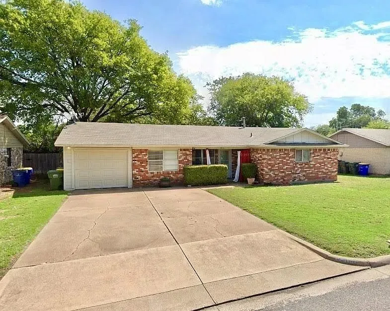 Single Family Residence For Rent in Tarrant County , 5904 Lalagray Lane, Watauga, Texas 76148, 3 Bedroom, 2 Bathroom, 1 Garage spaces, 1,300 Sqft, built in 1961, mls#21385074, Real Estate Agent in Watauga, Homes For Rent in Tarrant county, Homes For Rent in Watauga, Realtor in Watauga Texas, Real Estate Brokerage Independent Realty Texas, Luminita Cordes Realtor