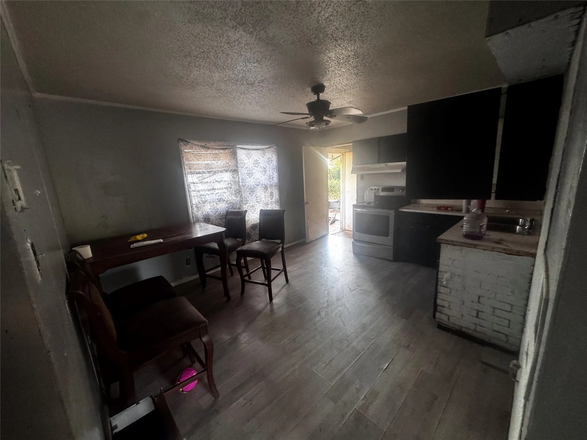 Single Family Residence For Sale in Taylor County , 5257 Laguna Drive, Abilene, Texas 79605, 3 Bedroom, 1 Bathroom, Garage spaces, 894 Sqft, built in 1958, mls#21372008, Real Estate Agent in Abilene, Homes For Sale in Taylor county, Homes For Sale in Abilene, Realtor in Abilene Texas, Real Estate Brokerage Independent Realty Texas, Luminita Cordes Realtor