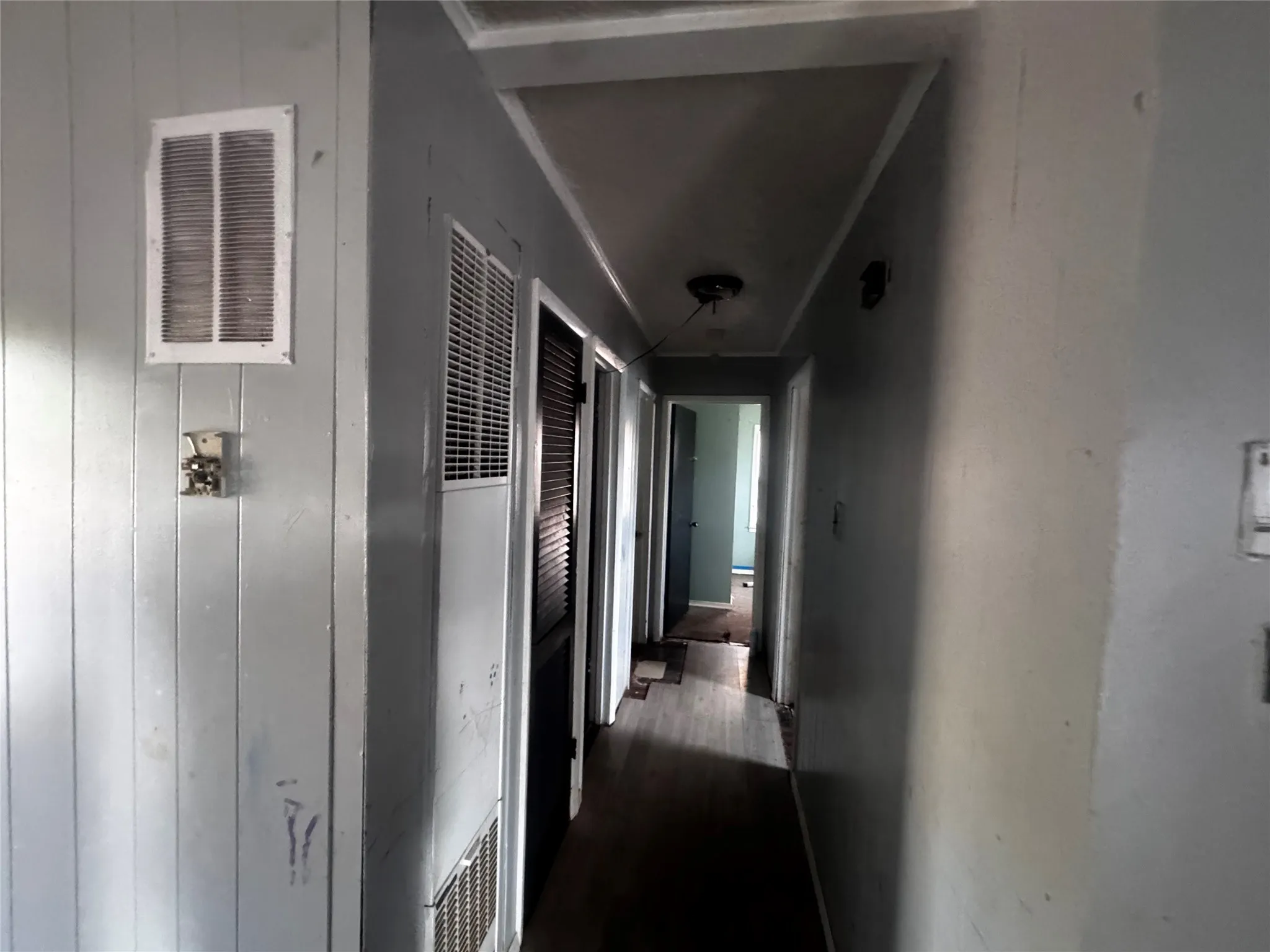 Single Family Residence For Sale in Taylor County , 5257 Laguna Drive, Abilene, Texas 79605, 3 Bedroom, 1 Bathroom, Garage spaces, 894 Sqft, built in 1958, mls#21372008, Real Estate Agent in Abilene, Homes For Sale in Taylor county, Homes For Sale in Abilene, Realtor in Abilene Texas, Real Estate Brokerage Independent Realty Texas, Luminita Cordes Realtor