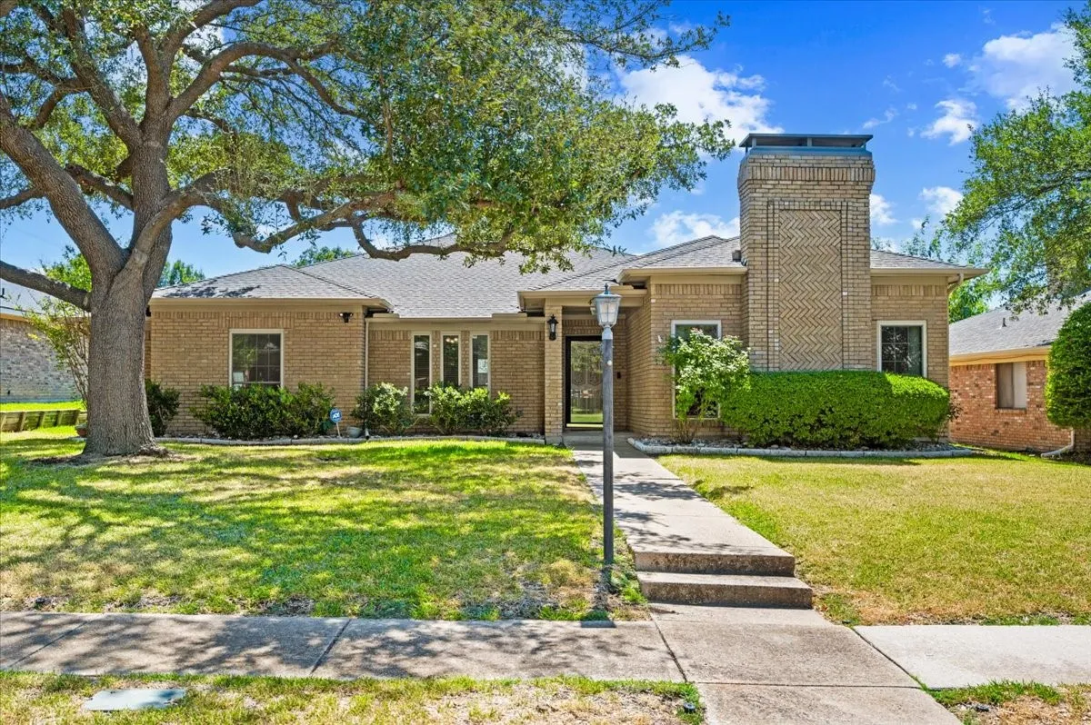 Single Family Residence For Sale in Collin County , 4308 Purdue Circle, Plano, Texas 75093, 4 Bedroom, 3 Bathroom, 2 Garage spaces, 2,494 Sqft, built in 1981, mls#21382185, Real Estate Agent in Plano, Homes For Sale in Collin county, Homes For Sale in Plano, Realtor in Plano Texas, Real Estate Brokerage Independent Realty Texas, Luminita Cordes Realtor