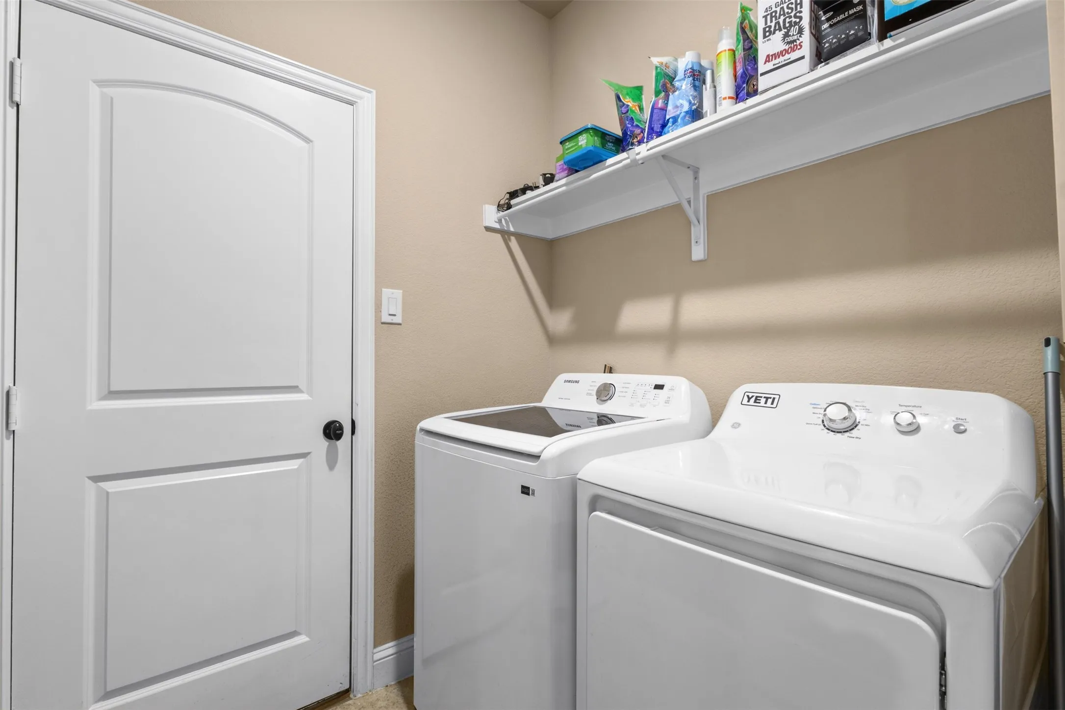Single Family Residence For Rent in Ellis County , 205 Melody Way, Red Oak, Texas 75154, 4 Bedroom, 2 Bathroom, 2 Garage spaces, 2,010 Sqft, built in 2018, mls#21383924, Real Estate Agent in Red Oak, Homes For Rent in Ellis county, Homes For Rent in Red Oak, Realtor in Red Oak Texas, Real Estate Brokerage Independent Realty Texas, Luminita Cordes Realtor