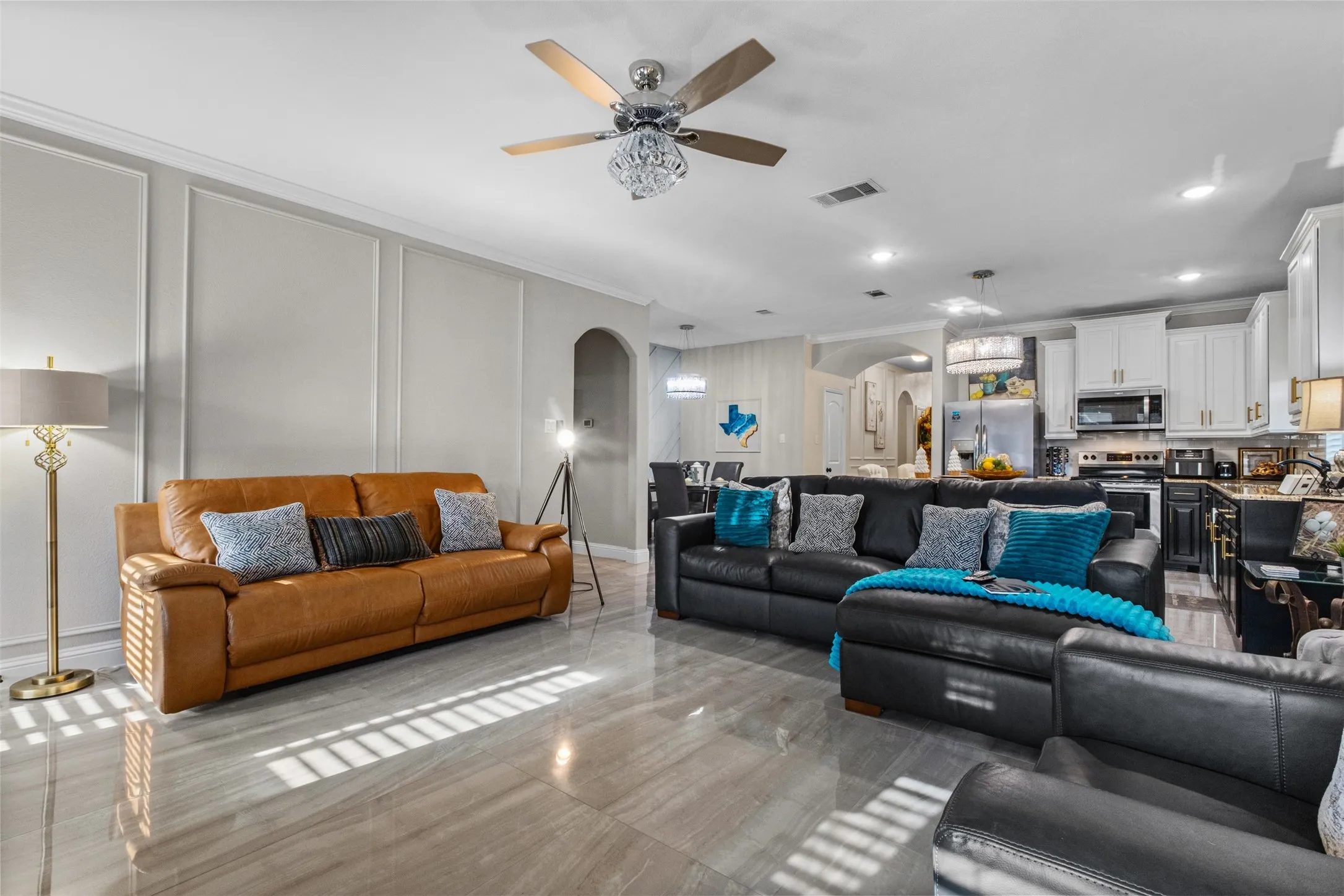 Single Family Residence For Rent in Ellis County , 205 Melody Way, Red Oak, Texas 75154, 4 Bedroom, 2 Bathroom, 2 Garage spaces, 2,010 Sqft, built in 2018, mls#21383924, Real Estate Agent in Red Oak, Homes For Rent in Ellis county, Homes For Rent in Red Oak, Realtor in Red Oak Texas, Real Estate Brokerage Independent Realty Texas, Luminita Cordes Realtor