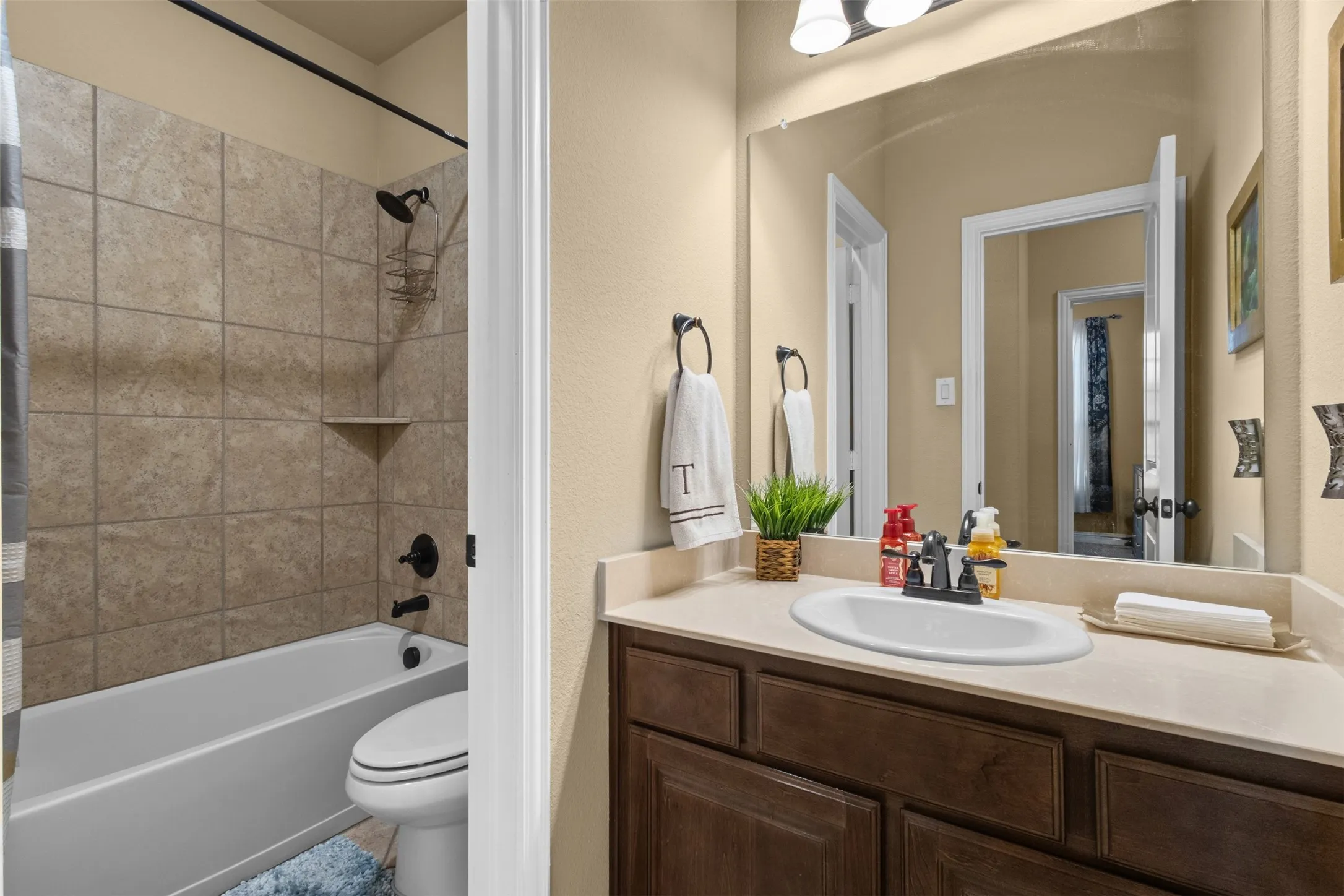 Single Family Residence For Rent in Ellis County , 205 Melody Way, Red Oak, Texas 75154, 4 Bedroom, 2 Bathroom, 2 Garage spaces, 2,010 Sqft, built in 2018, mls#21383924, Real Estate Agent in Red Oak, Homes For Rent in Ellis county, Homes For Rent in Red Oak, Realtor in Red Oak Texas, Real Estate Brokerage Independent Realty Texas, Luminita Cordes Realtor