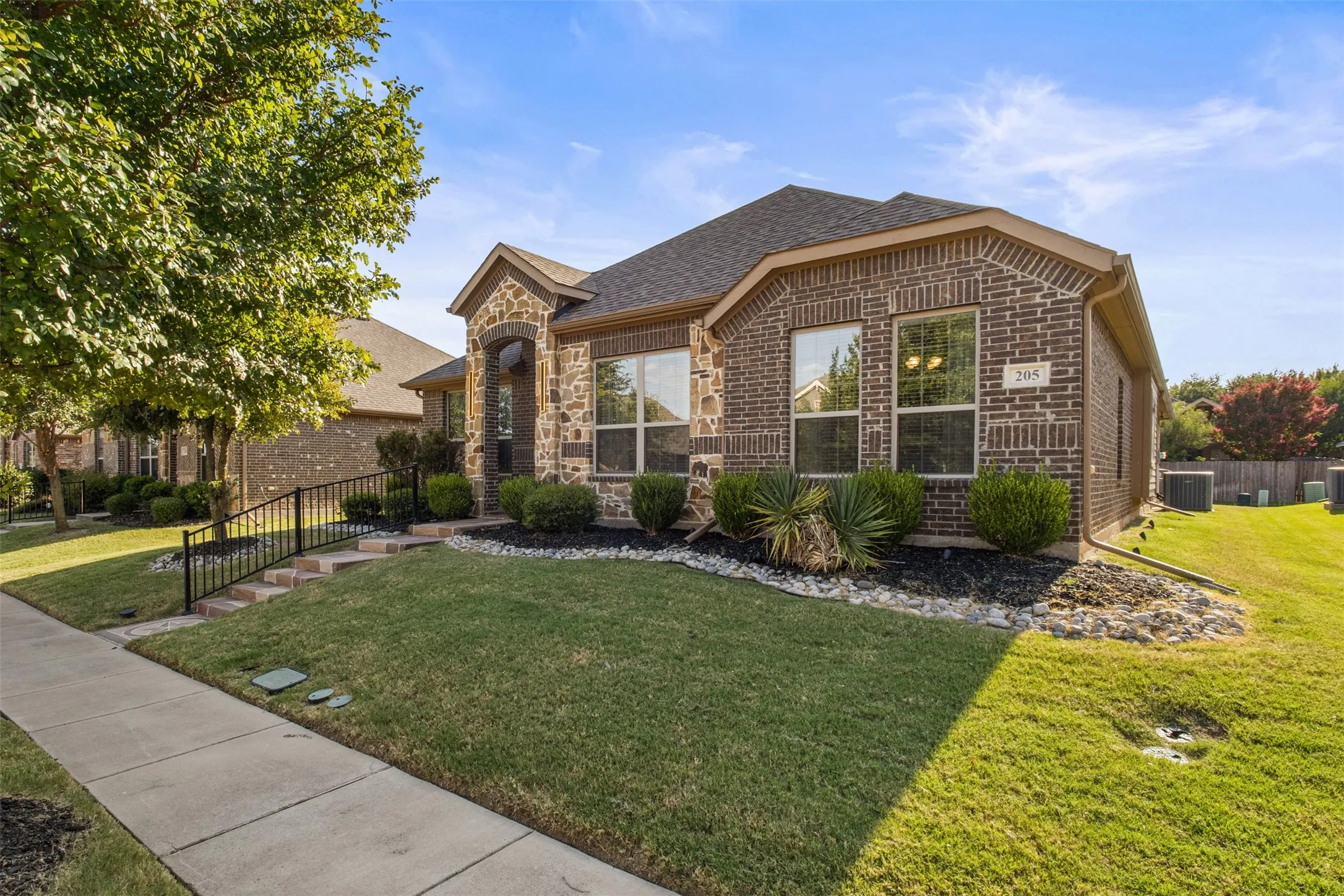 Single Family Residence For Rent in Ellis County , 205 Melody Way, Red Oak, Texas 75154, 4 Bedroom, 2 Bathroom, 2 Garage spaces, 2,010 Sqft, built in 2018, mls#21383924, Real Estate Agent in Red Oak, Homes For Rent in Ellis county, Homes For Rent in Red Oak, Realtor in Red Oak Texas, Real Estate Brokerage Independent Realty Texas, Luminita Cordes Realtor