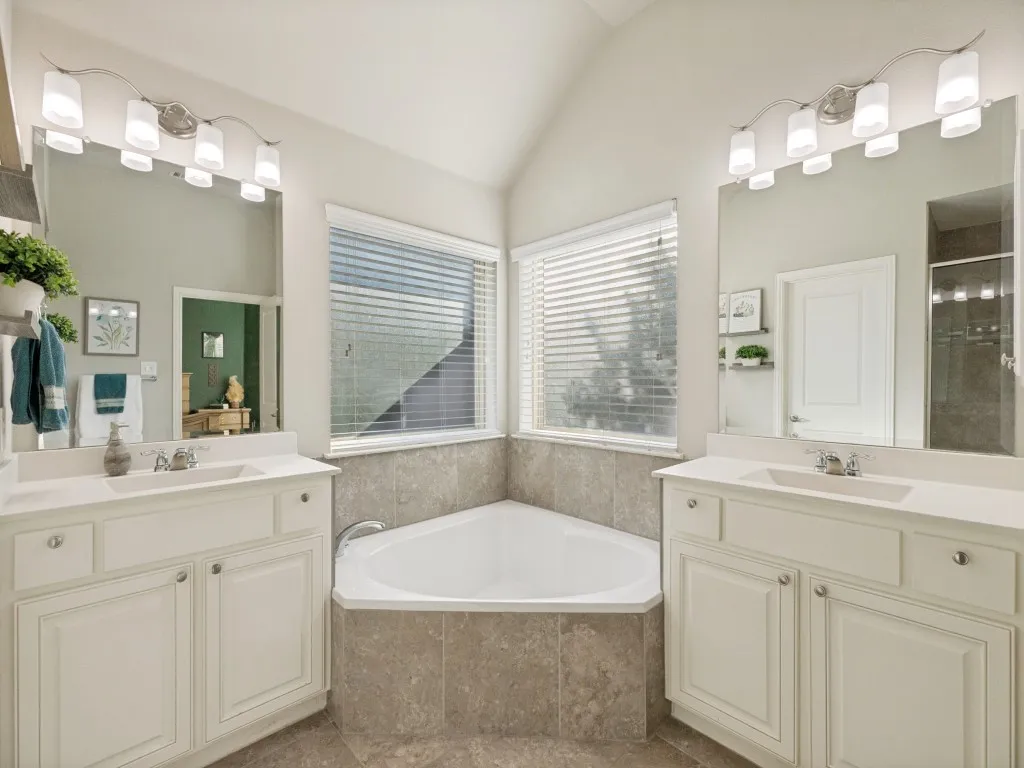Single Family Residence For Sale in Collin County , 3539 Camden Drive, Melissa, Texas 75454, 4 Bedroom, 3 Bathroom, 2 Garage spaces, 2,947 Sqft, built in 2017, mls#21382577, Real Estate Agent in Melissa, Homes For Sale in Collin county, Homes For Sale in Melissa, Realtor in Melissa Texas, Real Estate Brokerage Independent Realty Texas, Luminita Cordes Realtor