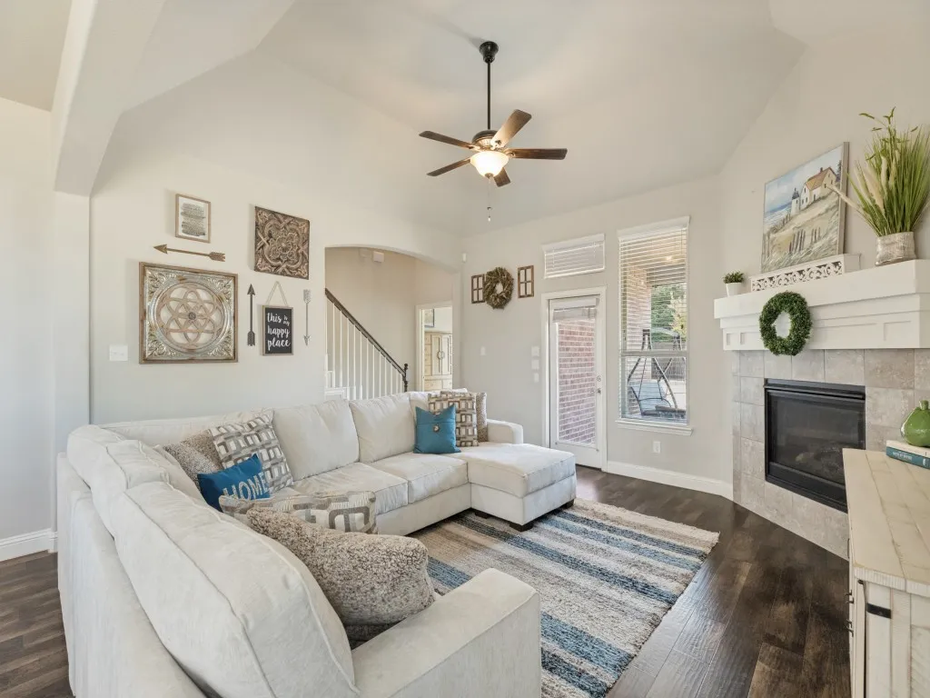Single Family Residence For Sale in Collin County , 3539 Camden Drive, Melissa, Texas 75454, 4 Bedroom, 3 Bathroom, 2 Garage spaces, 2,947 Sqft, built in 2017, mls#21382577, Real Estate Agent in Melissa, Homes For Sale in Collin county, Homes For Sale in Melissa, Realtor in Melissa Texas, Real Estate Brokerage Independent Realty Texas, Luminita Cordes Realtor