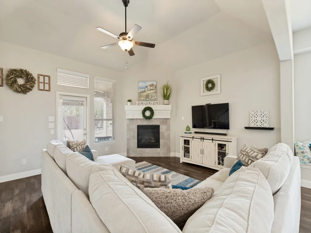 Single Family Residence For Sale in Collin County , 3539 Camden Drive, Melissa, Texas 75454, 4 Bedroom, 3 Bathroom, 2 Garage spaces, 2,947 Sqft, built in 2017, mls#21382577, Real Estate Agent in Melissa, Homes For Sale in Collin county, Homes For Sale in Melissa, Realtor in Melissa Texas, Real Estate Brokerage Independent Realty Texas, Luminita Cordes Realtor