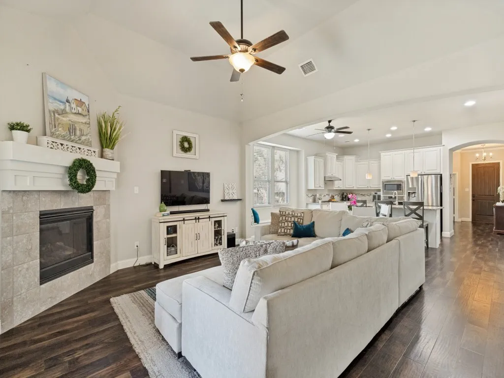 Single Family Residence For Sale in Collin County , 3539 Camden Drive, Melissa, Texas 75454, 4 Bedroom, 3 Bathroom, 2 Garage spaces, 2,947 Sqft, built in 2017, mls#21382577, Real Estate Agent in Melissa, Homes For Sale in Collin county, Homes For Sale in Melissa, Realtor in Melissa Texas, Real Estate Brokerage Independent Realty Texas, Luminita Cordes Realtor