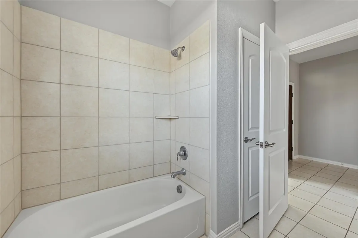 Tub and shower combination with light-toned wall tile