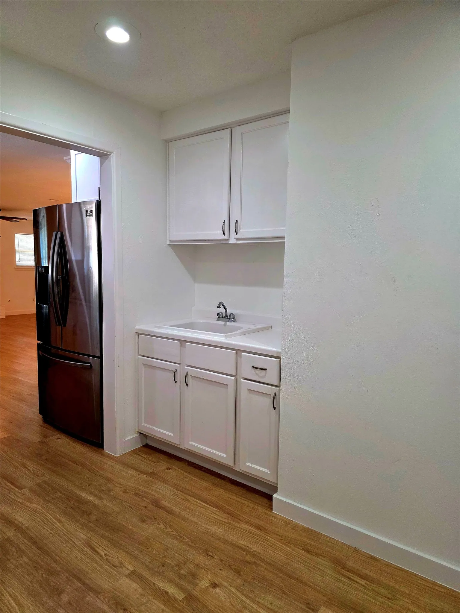 Laundry room to the kitchen
