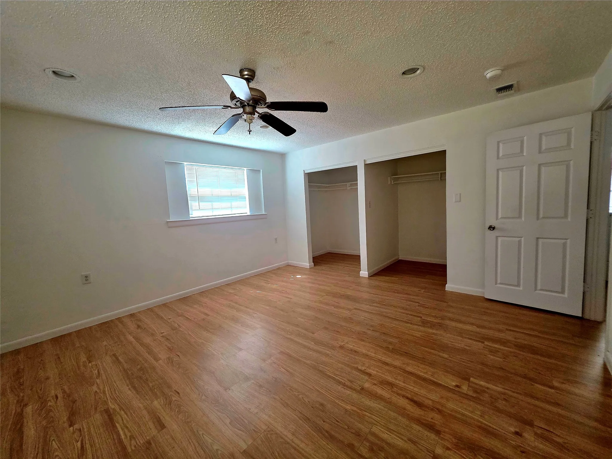 Single Family Residence For Sale in Tarrant County , 272 Palomino Drive, Saginaw, Texas 76179, 4 Bedroom, 3 Bathroom, Garage spaces, 1,928 Sqft, built in 1966, mls#21385086, Real Estate Agent in Saginaw, Homes For Sale in Tarrant county, Homes For Sale in Saginaw, Realtor in Saginaw Texas, Real Estate Brokerage Independent Realty Texas, Luminita Cordes Realtor