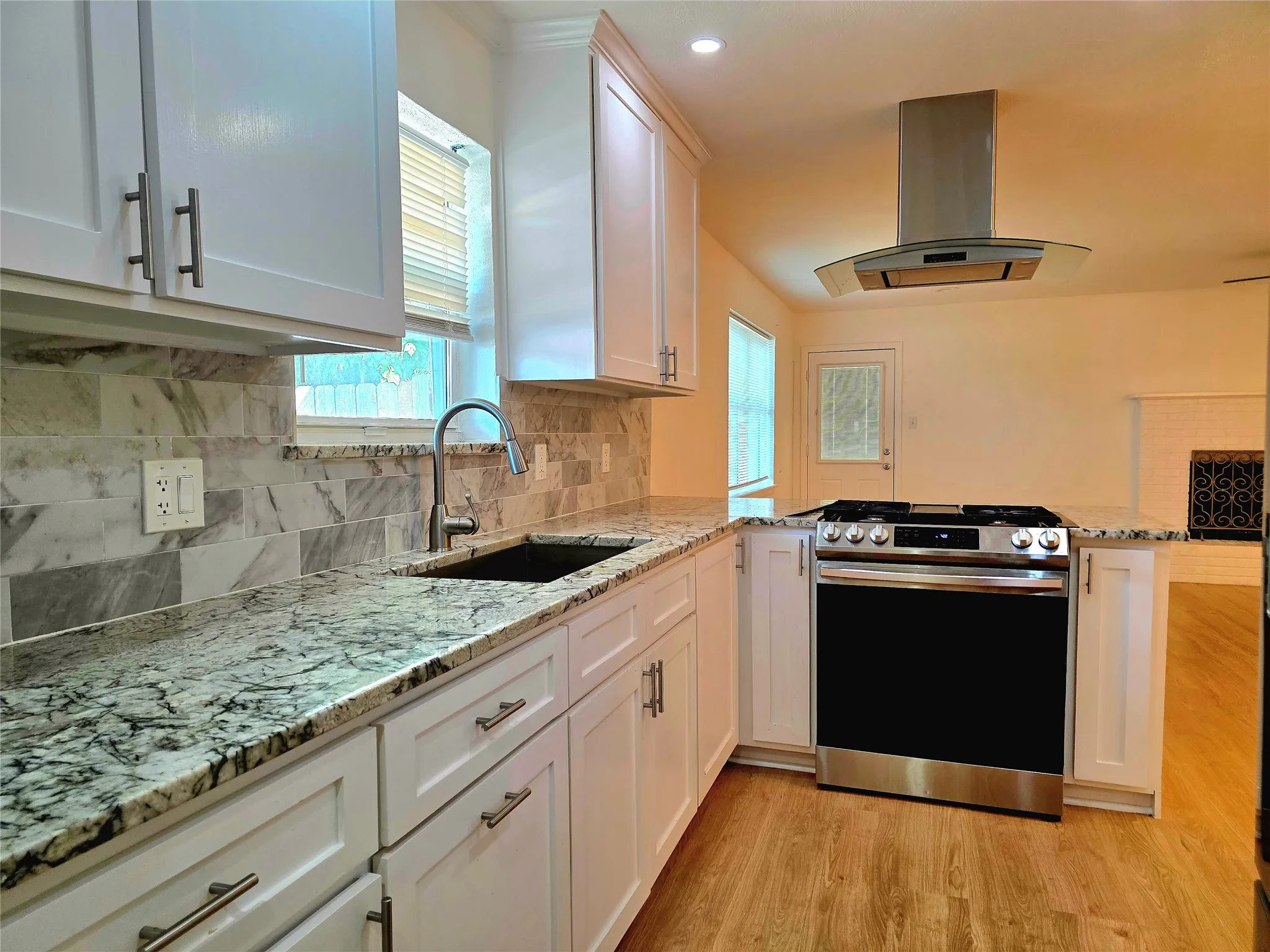 Single Family Residence For Sale in Tarrant County , 272 Palomino Drive, Saginaw, Texas 76179, 4 Bedroom, 3 Bathroom, Garage spaces, 1,928 Sqft, built in 1966, mls#21385086, Real Estate Agent in Saginaw, Homes For Sale in Tarrant county, Homes For Sale in Saginaw, Realtor in Saginaw Texas, Real Estate Brokerage Independent Realty Texas, Luminita Cordes Realtor