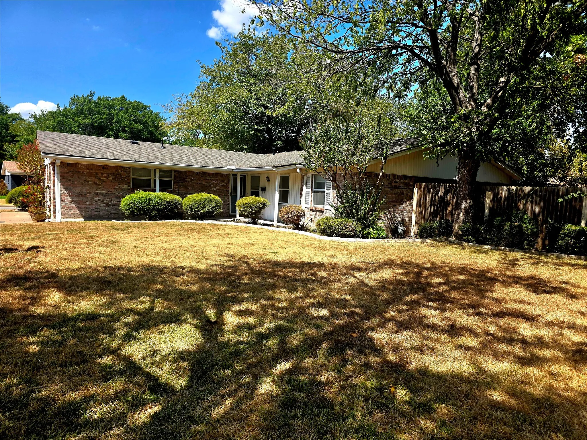 Single Family Residence For Sale in Tarrant County , 272 Palomino Drive, Saginaw, Texas 76179, 4 Bedroom, 3 Bathroom, Garage spaces, 1,928 Sqft, built in 1966, mls#21385086, Real Estate Agent in Saginaw, Homes For Sale in Tarrant county, Homes For Sale in Saginaw, Realtor in Saginaw Texas, Real Estate Brokerage Independent Realty Texas, Luminita Cordes Realtor