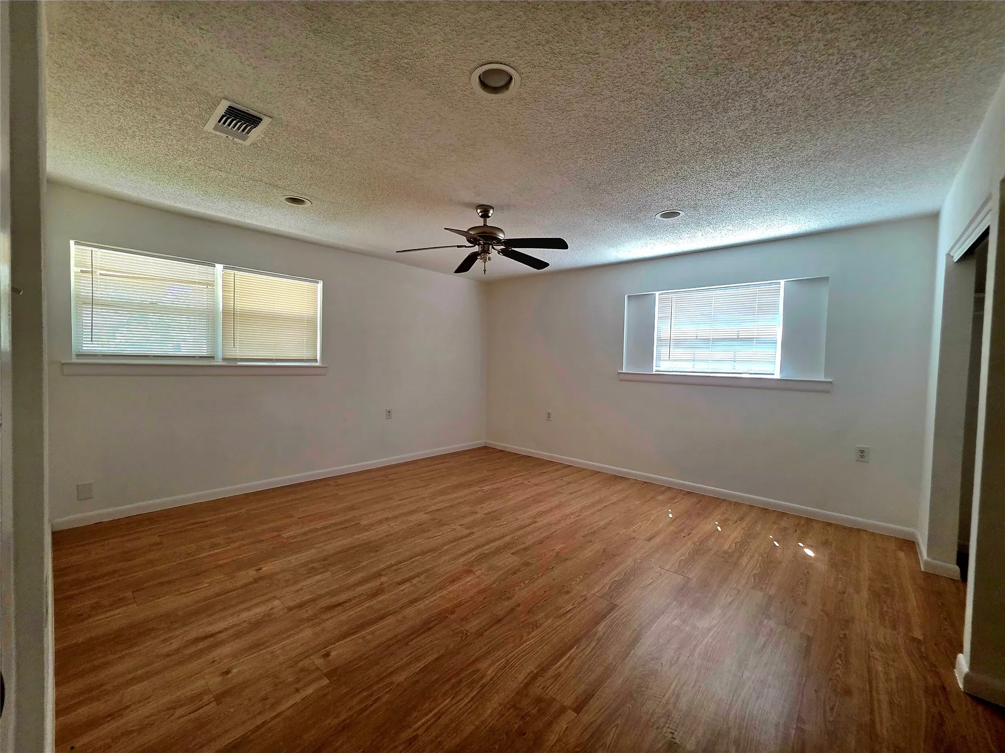 Single Family Residence For Sale in Tarrant County , 272 Palomino Drive, Saginaw, Texas 76179, 4 Bedroom, 3 Bathroom, Garage spaces, 1,928 Sqft, built in 1966, mls#21385086, Real Estate Agent in Saginaw, Homes For Sale in Tarrant county, Homes For Sale in Saginaw, Realtor in Saginaw Texas, Real Estate Brokerage Independent Realty Texas, Luminita Cordes Realtor