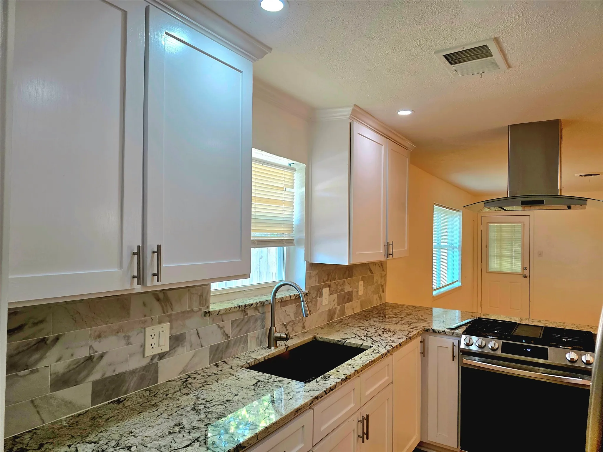 Single Family Residence For Sale in Tarrant County , 272 Palomino Drive, Saginaw, Texas 76179, 4 Bedroom, 3 Bathroom, Garage spaces, 1,928 Sqft, built in 1966, mls#21385086, Real Estate Agent in Saginaw, Homes For Sale in Tarrant county, Homes For Sale in Saginaw, Realtor in Saginaw Texas, Real Estate Brokerage Independent Realty Texas, Luminita Cordes Realtor