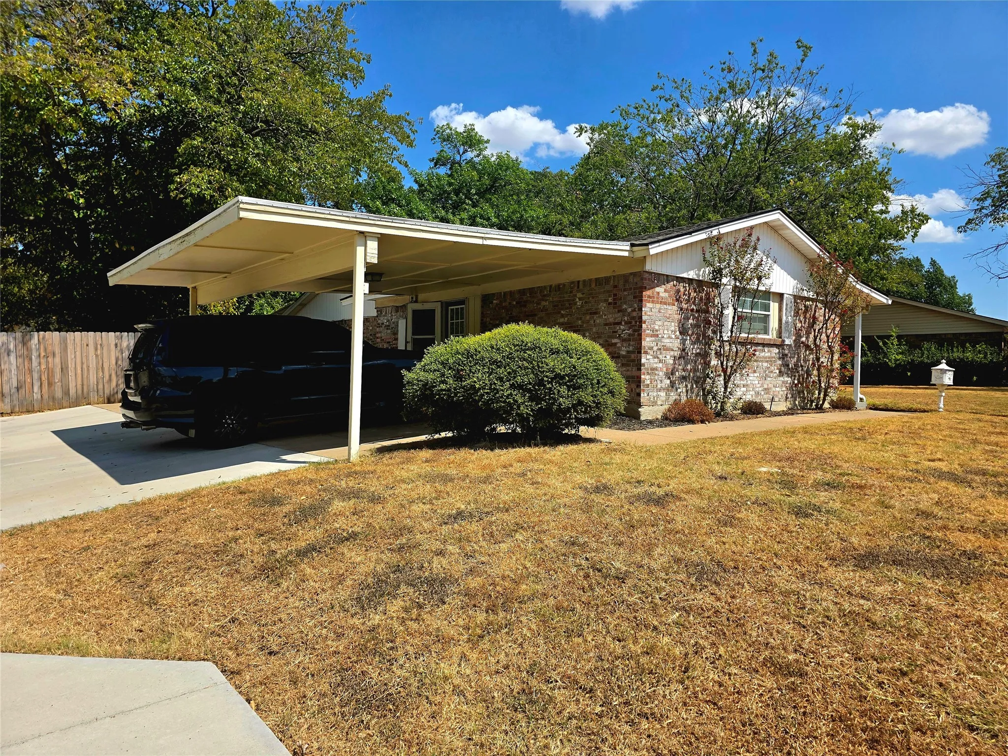 Single Family Residence For Sale in Tarrant County , 272 Palomino Drive, Saginaw, Texas 76179, 4 Bedroom, 3 Bathroom, Garage spaces, 1,928 Sqft, built in 1966, mls#21385086, Real Estate Agent in Saginaw, Homes For Sale in Tarrant county, Homes For Sale in Saginaw, Realtor in Saginaw Texas, Real Estate Brokerage Independent Realty Texas, Luminita Cordes Realtor