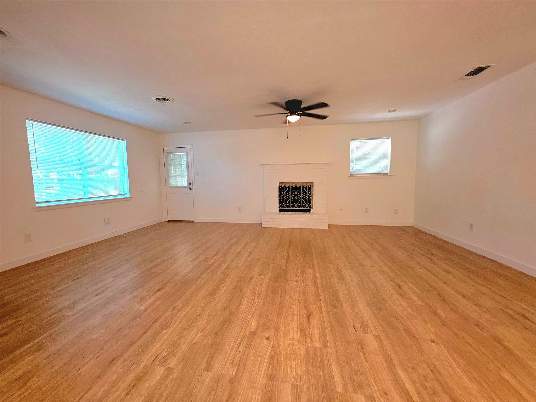 Single Family Residence For Sale in Tarrant County , 272 Palomino Drive, Saginaw, Texas 76179, 4 Bedroom, 3 Bathroom, Garage spaces, 1,928 Sqft, built in 1966, mls#21385086, Real Estate Agent in Saginaw, Homes For Sale in Tarrant county, Homes For Sale in Saginaw, Realtor in Saginaw Texas, Real Estate Brokerage Independent Realty Texas, Luminita Cordes Realtor