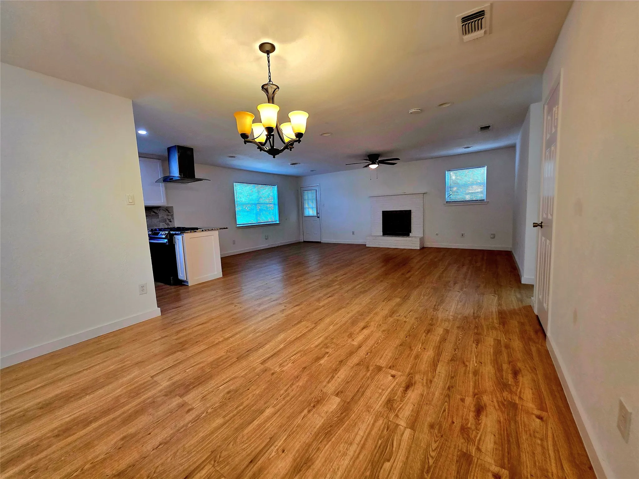 Single Family Residence For Sale in Tarrant County , 272 Palomino Drive, Saginaw, Texas 76179, 4 Bedroom, 3 Bathroom, Garage spaces, 1,928 Sqft, built in 1966, mls#21385086, Real Estate Agent in Saginaw, Homes For Sale in Tarrant county, Homes For Sale in Saginaw, Realtor in Saginaw Texas, Real Estate Brokerage Independent Realty Texas, Luminita Cordes Realtor