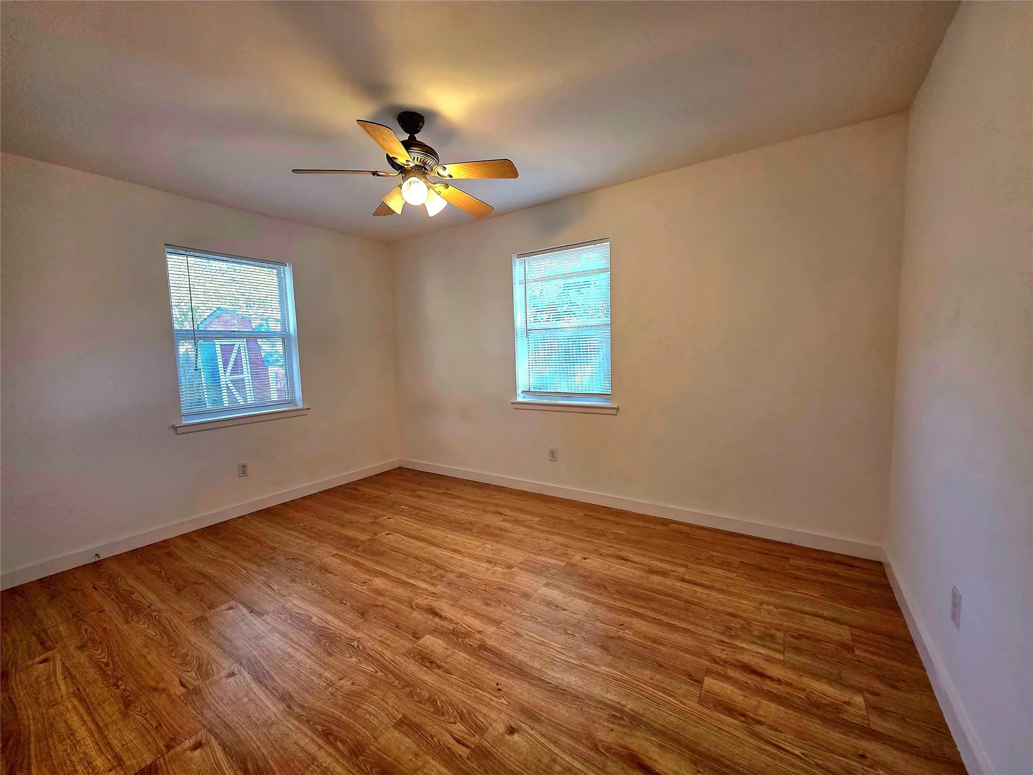 Single Family Residence For Sale in Tarrant County , 272 Palomino Drive, Saginaw, Texas 76179, 4 Bedroom, 3 Bathroom, Garage spaces, 1,928 Sqft, built in 1966, mls#21385086, Real Estate Agent in Saginaw, Homes For Sale in Tarrant county, Homes For Sale in Saginaw, Realtor in Saginaw Texas, Real Estate Brokerage Independent Realty Texas, Luminita Cordes Realtor
