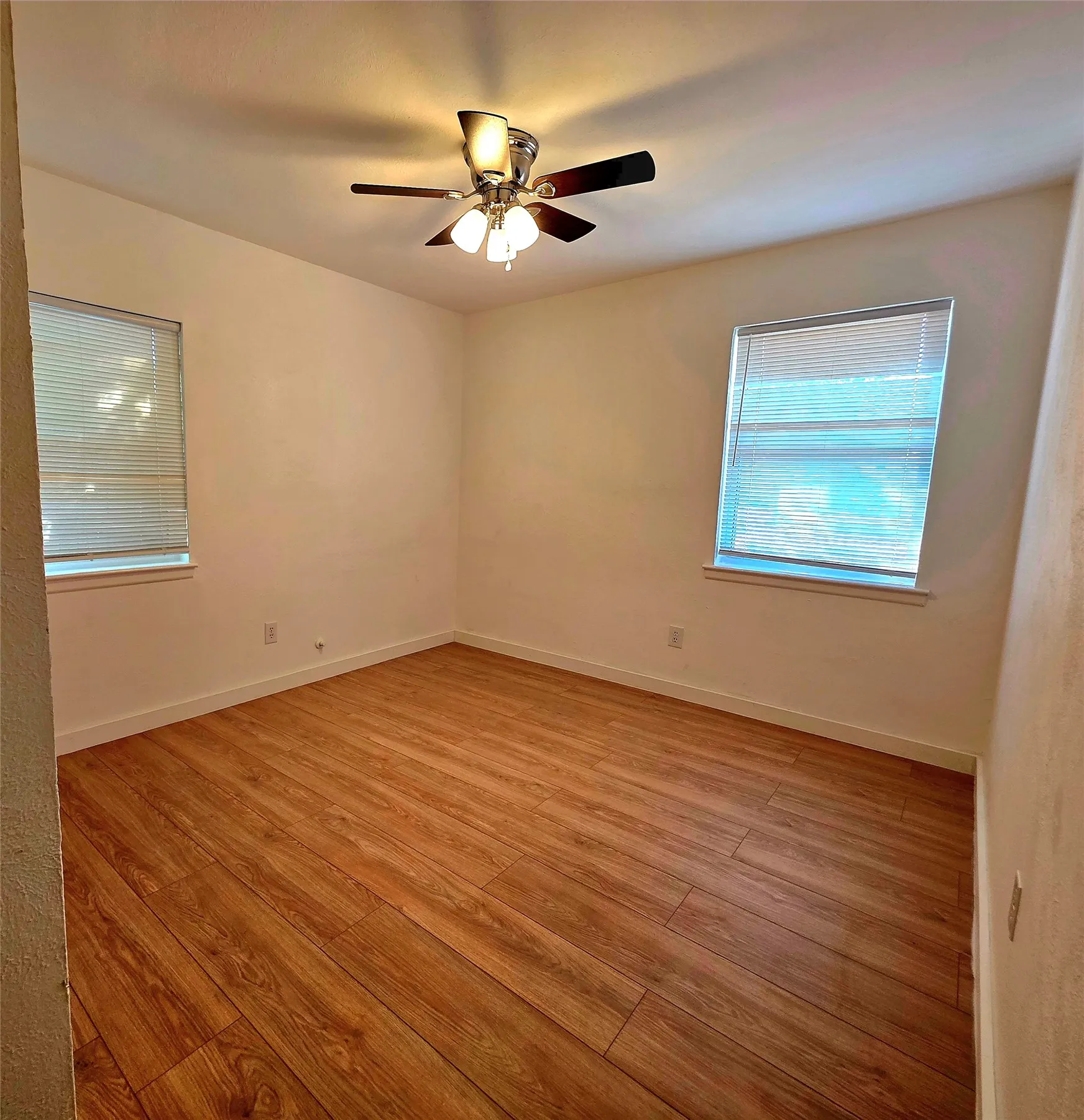 Single Family Residence For Sale in Tarrant County , 272 Palomino Drive, Saginaw, Texas 76179, 4 Bedroom, 3 Bathroom, Garage spaces, 1,928 Sqft, built in 1966, mls#21385086, Real Estate Agent in Saginaw, Homes For Sale in Tarrant county, Homes For Sale in Saginaw, Realtor in Saginaw Texas, Real Estate Brokerage Independent Realty Texas, Luminita Cordes Realtor