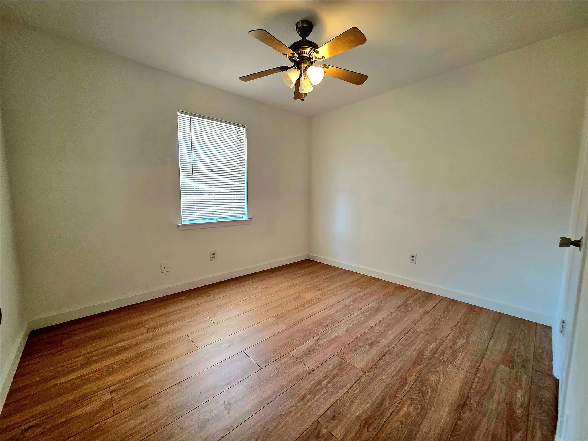 Single Family Residence For Sale in Tarrant County , 272 Palomino Drive, Saginaw, Texas 76179, 4 Bedroom, 3 Bathroom, Garage spaces, 1,928 Sqft, built in 1966, mls#21385086, Real Estate Agent in Saginaw, Homes For Sale in Tarrant county, Homes For Sale in Saginaw, Realtor in Saginaw Texas, Real Estate Brokerage Independent Realty Texas, Luminita Cordes Realtor