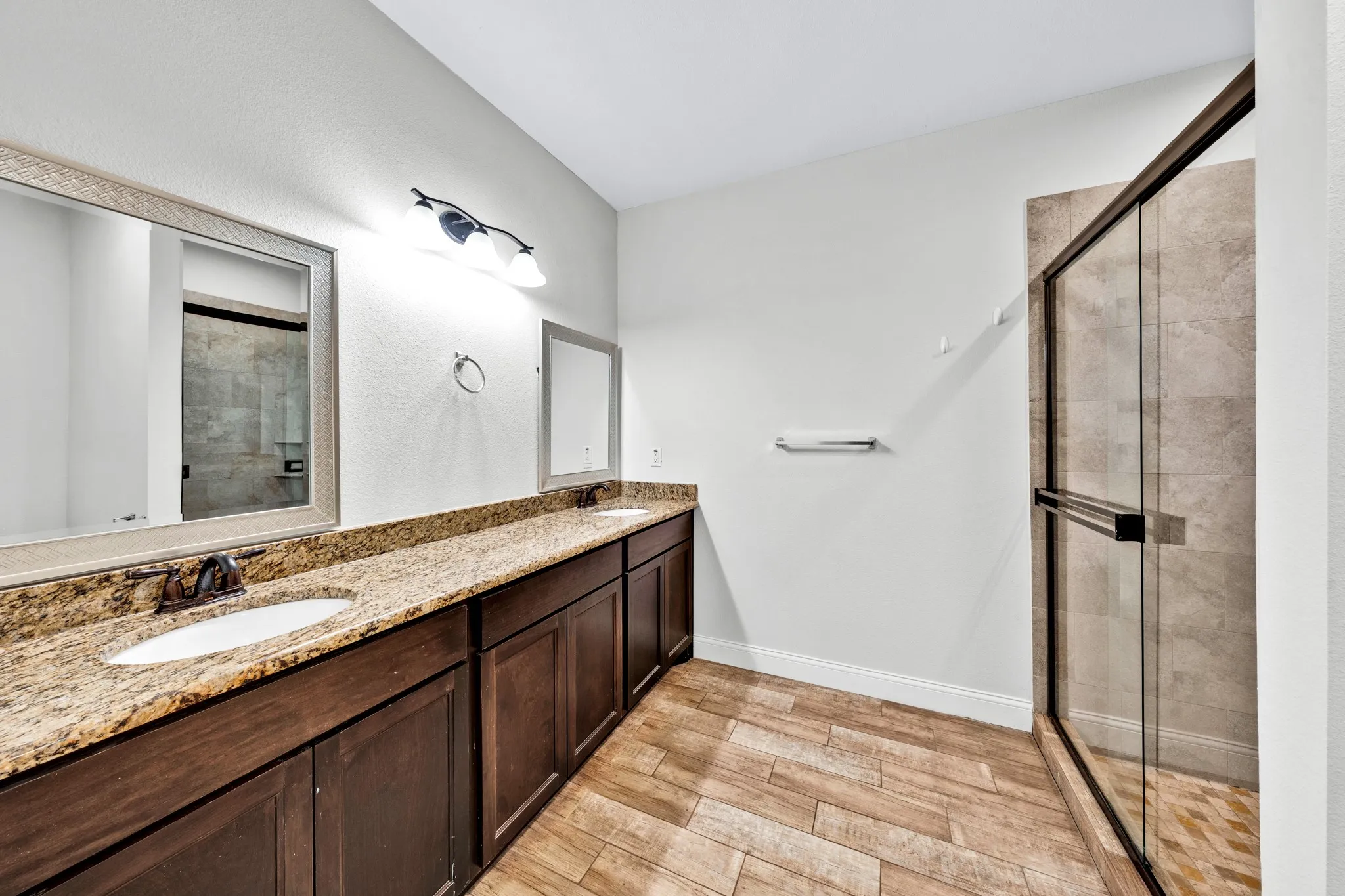 Dual vanity with integrated sinks and granite-finish countertop