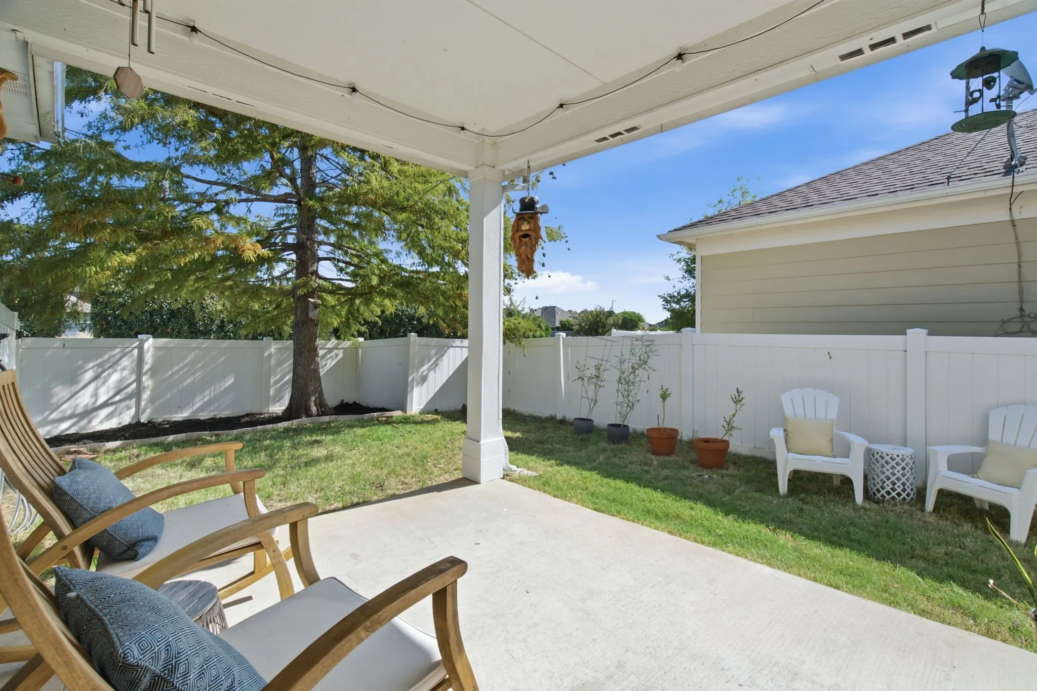 Single Family Residence For Sale in Denton County , 909 Charleston Lane, Savannah, Texas 76227, 3 Bedroom, 3 Bathroom, 2 Garage spaces, 2,141 Sqft, built in 2009, mls#21385063, Real Estate Agent in Savannah, Homes For Sale in Denton county, Homes For Sale in Savannah, Realtor in Savannah Texas, Real Estate Brokerage Independent Realty Texas, Luminita Cordes Realtor